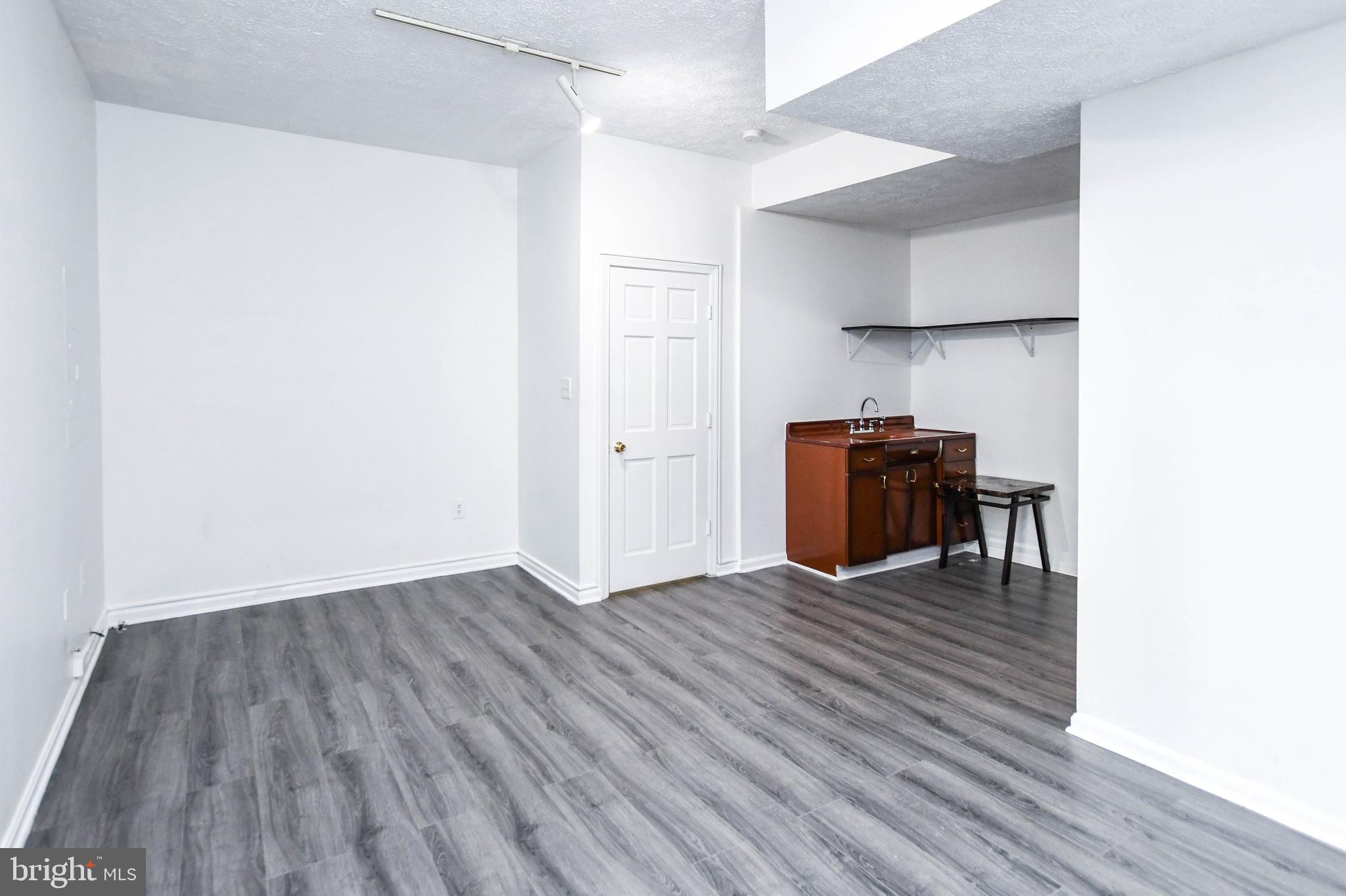 GLEN ORA-PLAT 11> - Residential