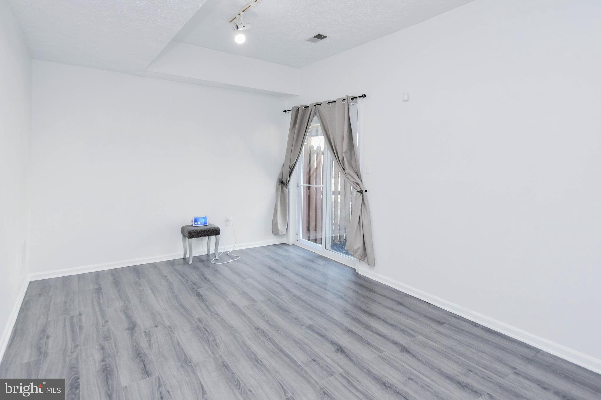 GLEN ORA-PLAT 11> - Residential