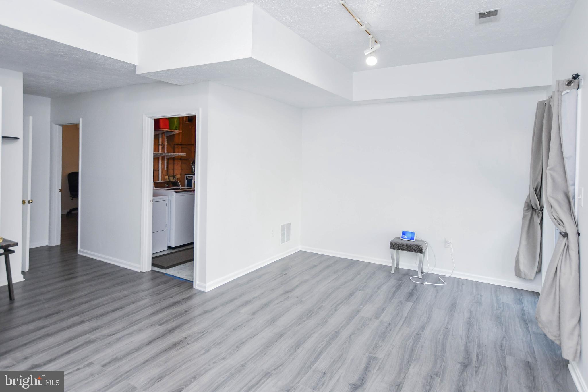 GLEN ORA-PLAT 11> - Residential