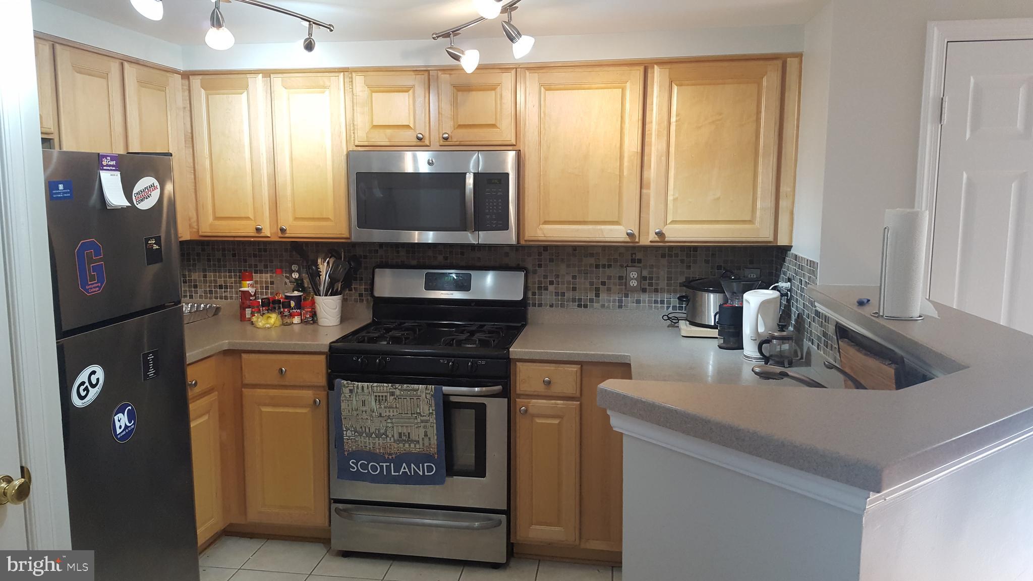 LEXINGTON SQUARE - Residential Lease