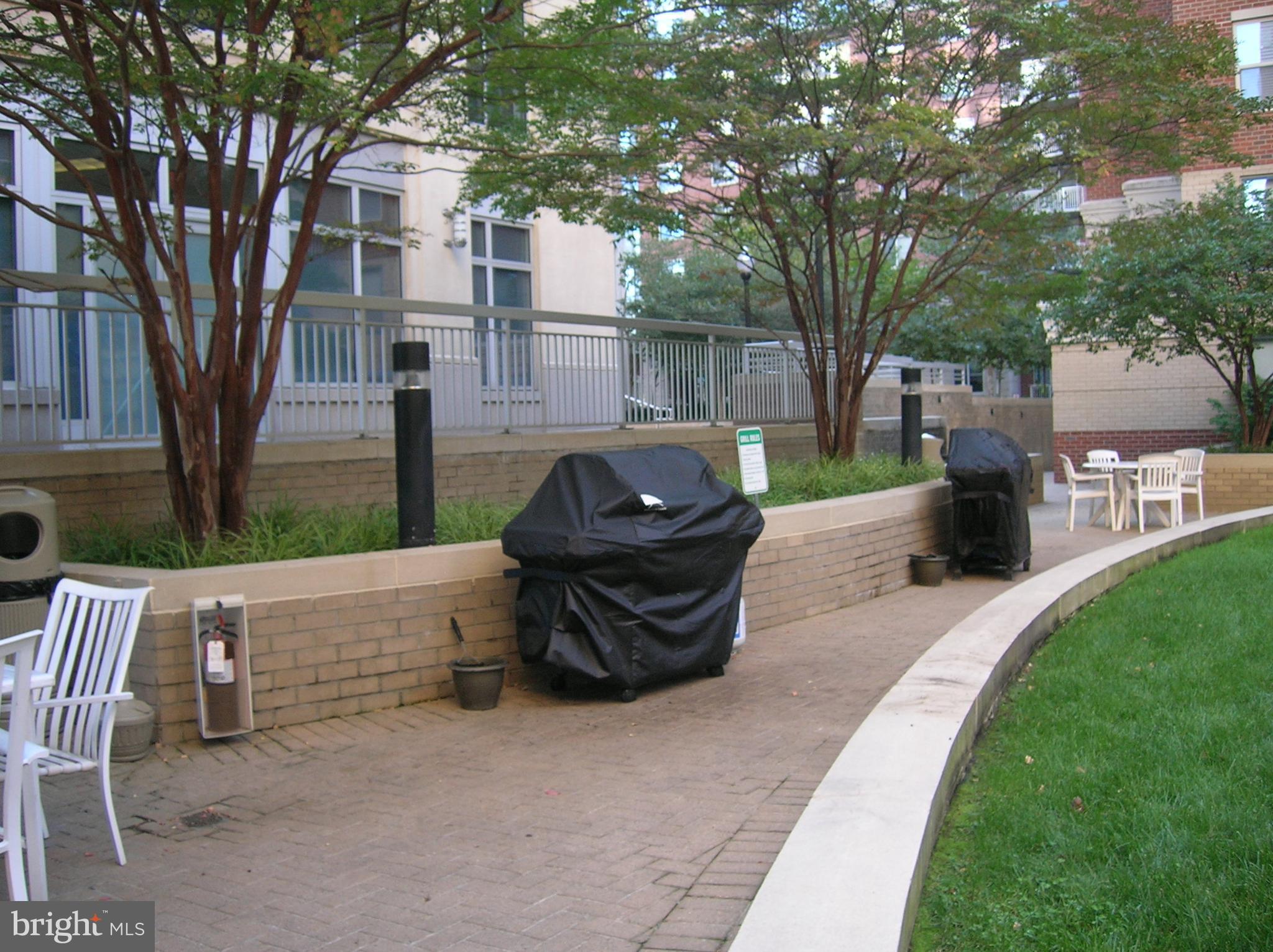 LEXINGTON SQUARE - Residential Lease