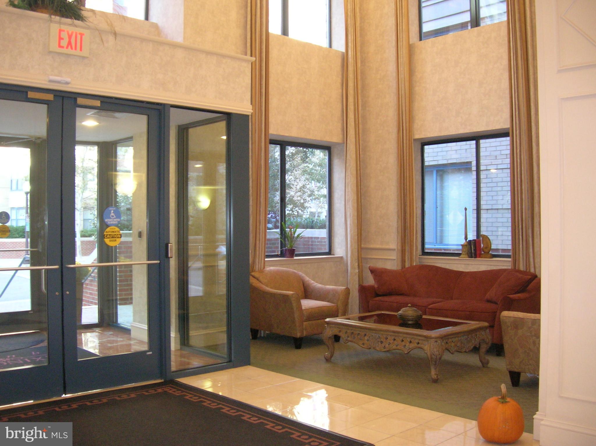 LEXINGTON SQUARE - Residential Lease