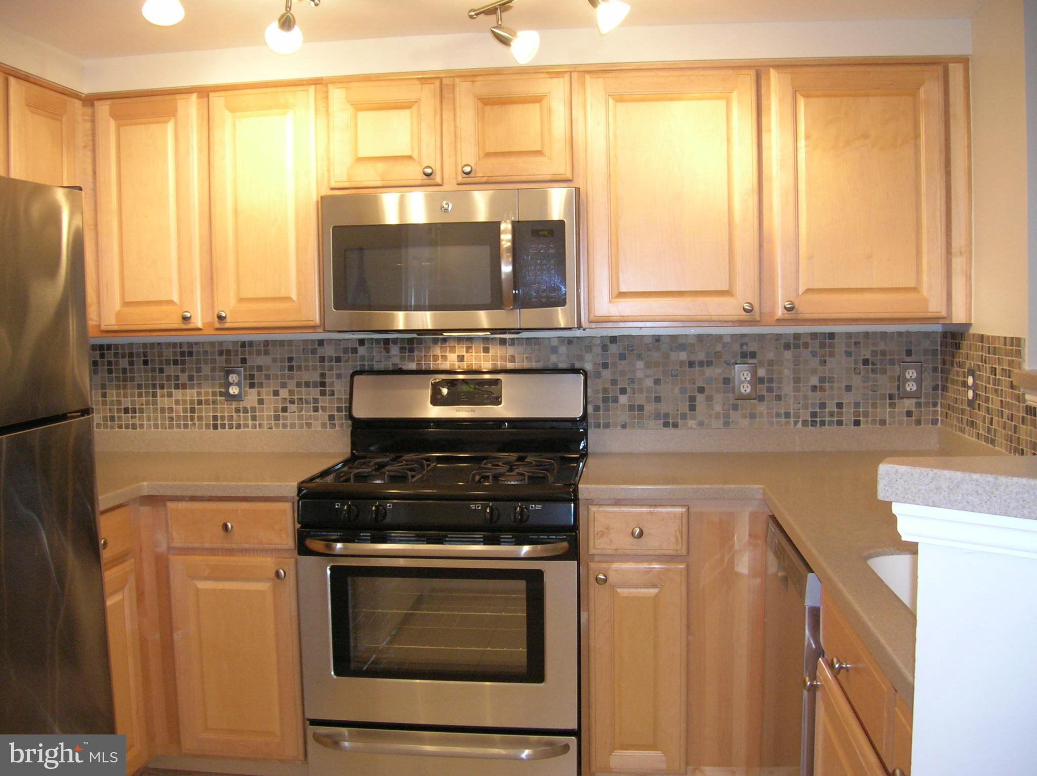 LEXINGTON SQUARE - Residential Lease