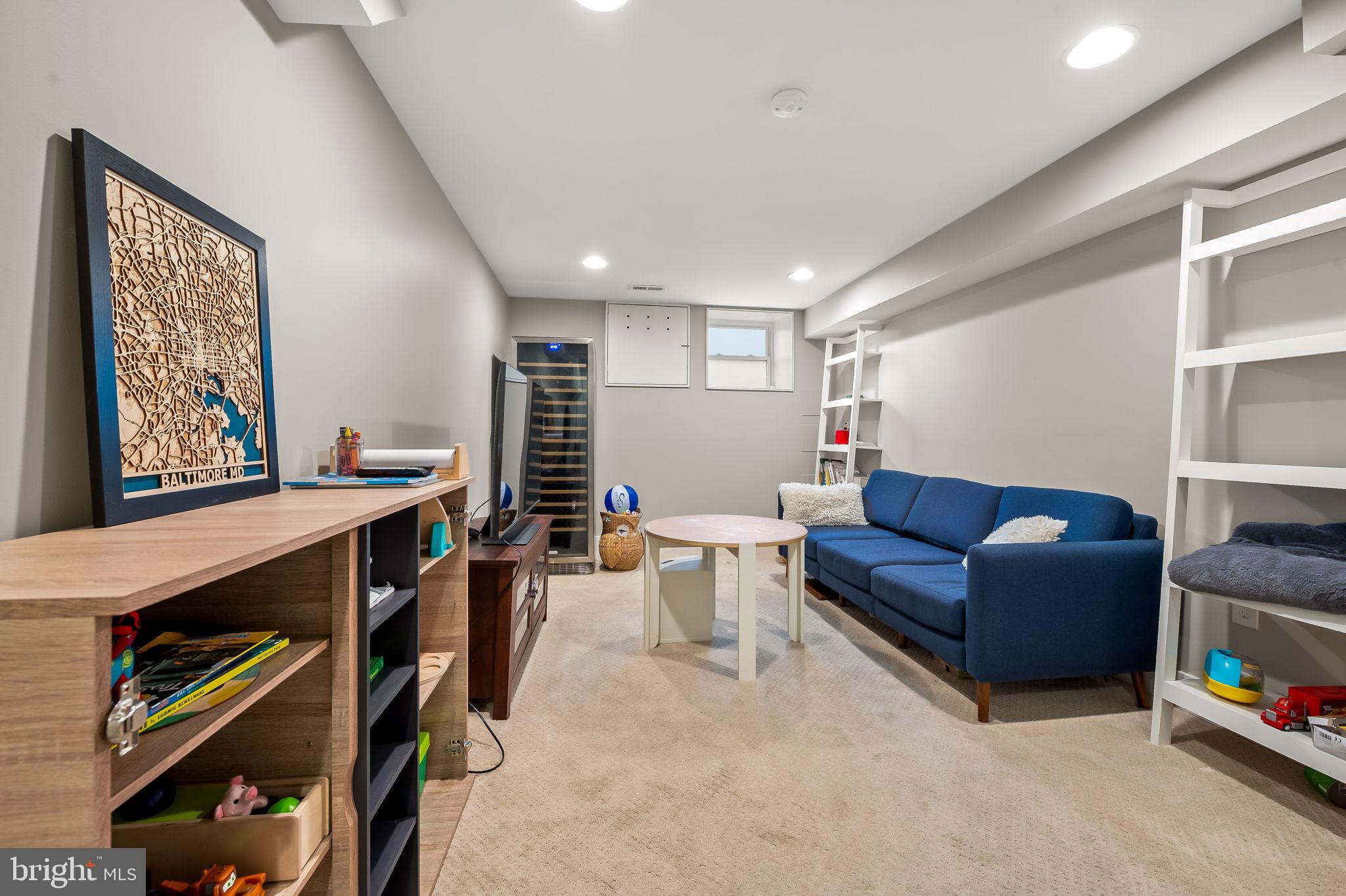 LOCUST POINT - Residential