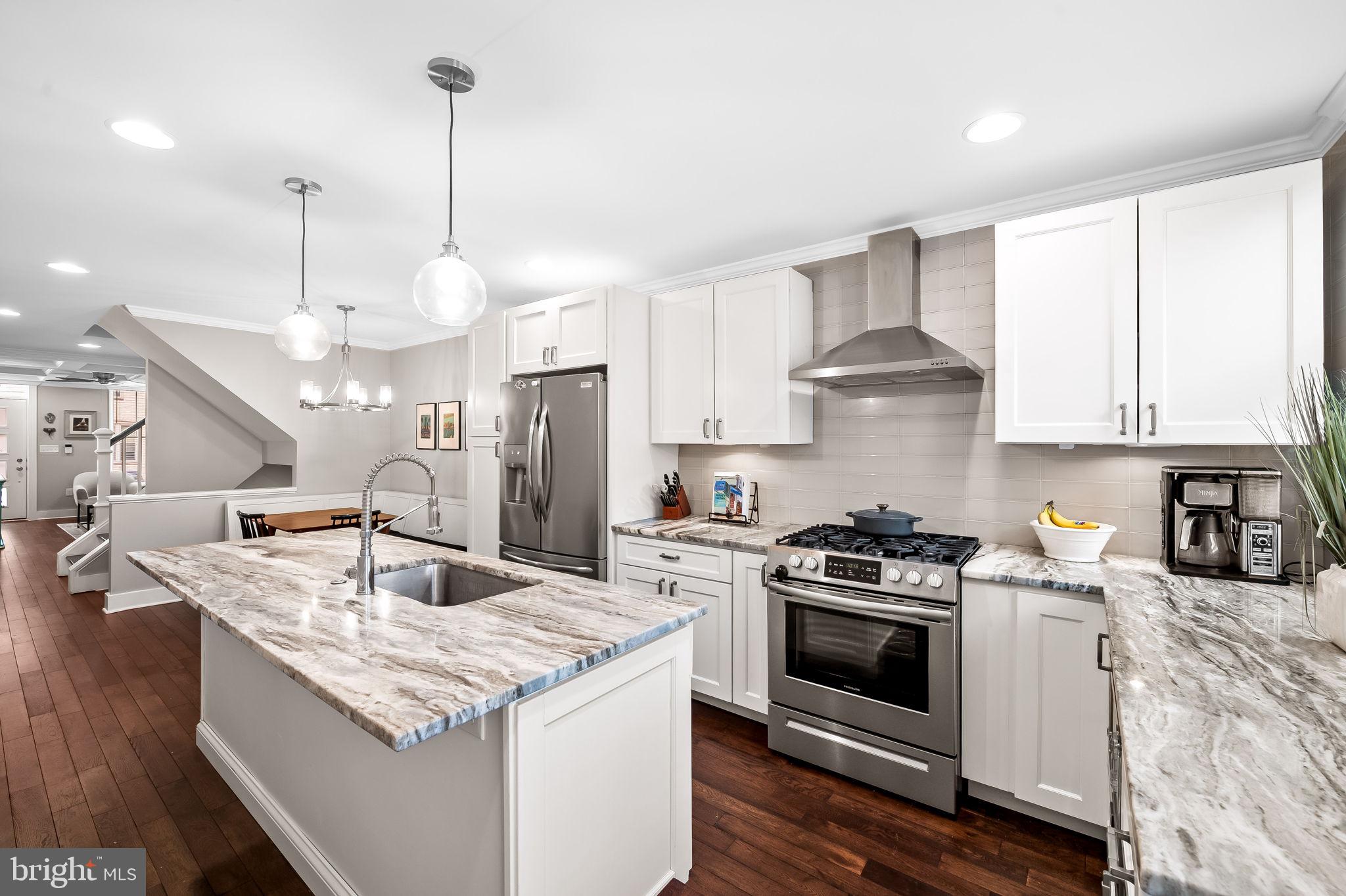 LOCUST POINT - Residential