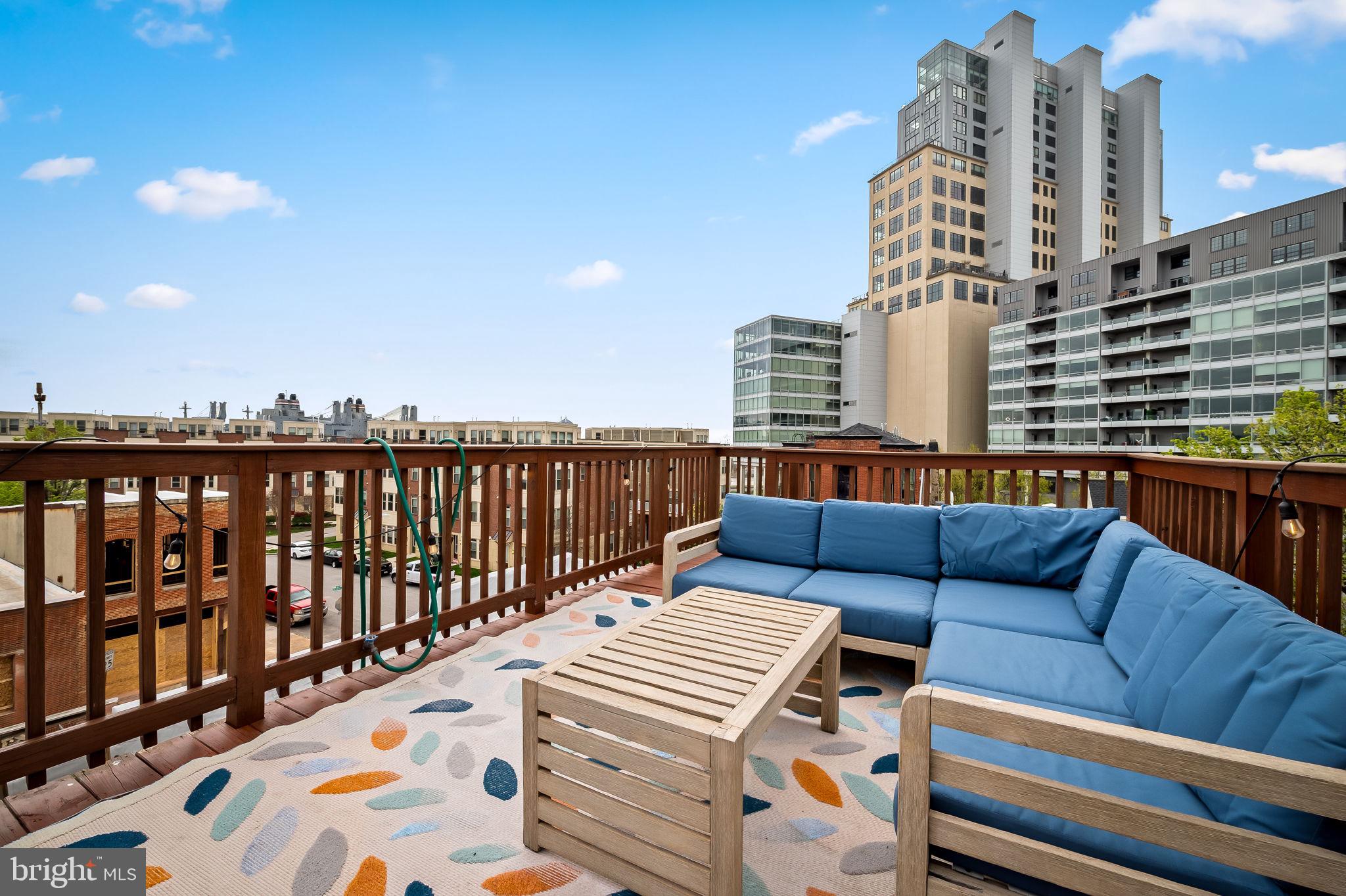 LOCUST POINT - Residential