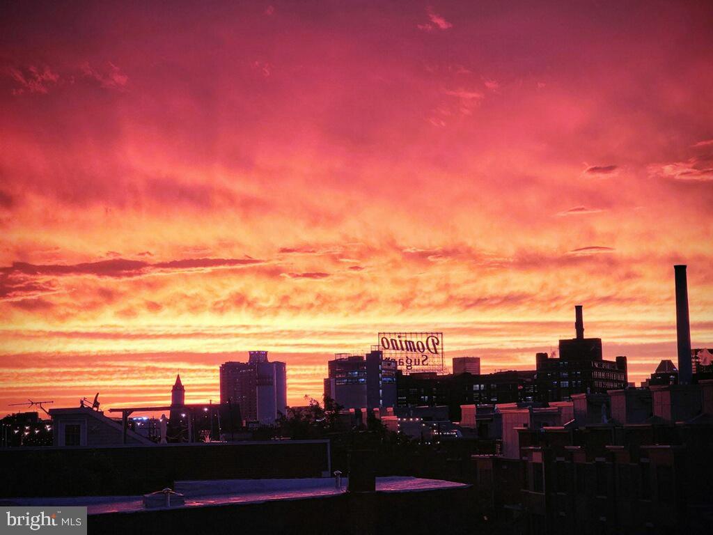 LOCUST POINT - Residential