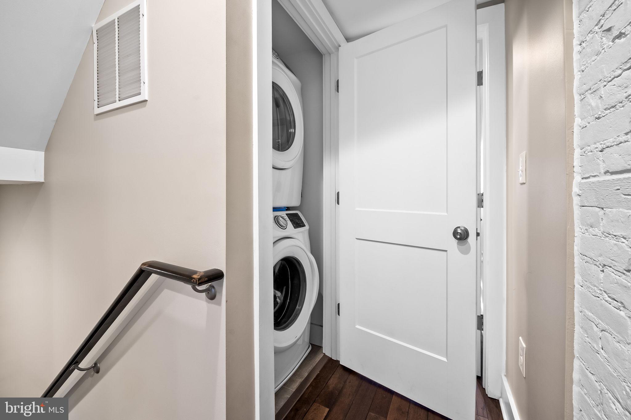 LOCUST POINT - Residential