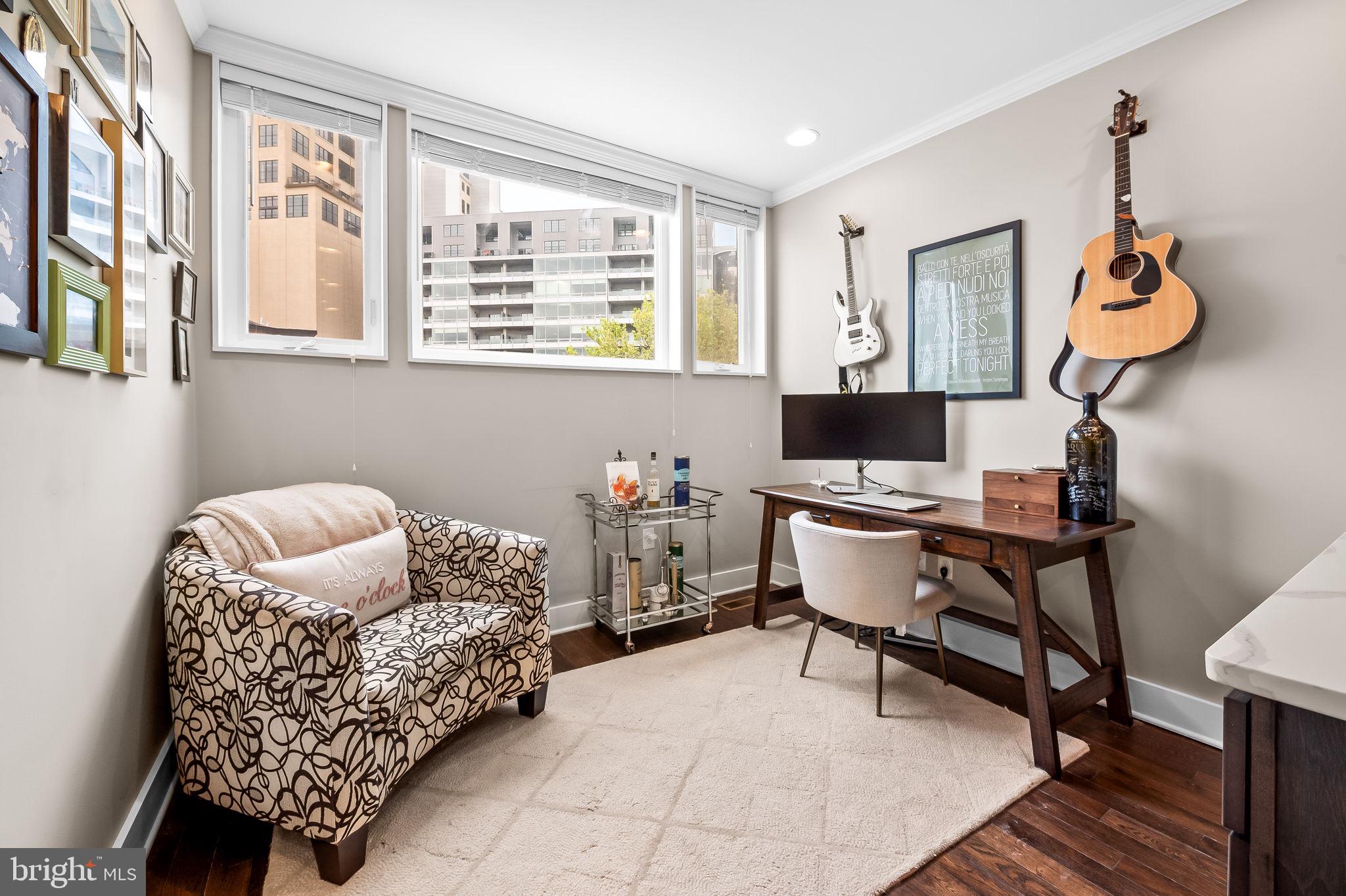 LOCUST POINT - Residential