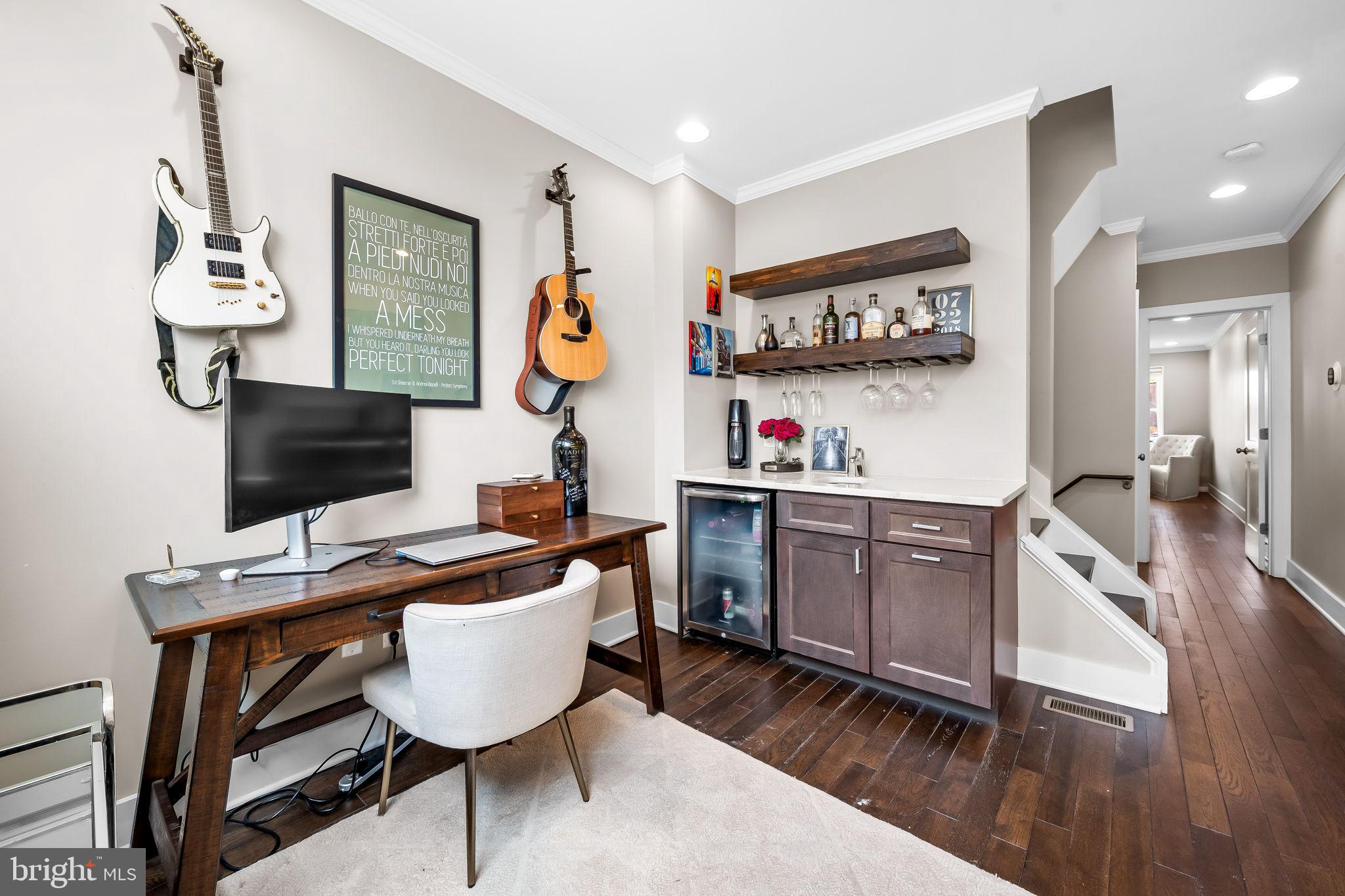 LOCUST POINT - Residential