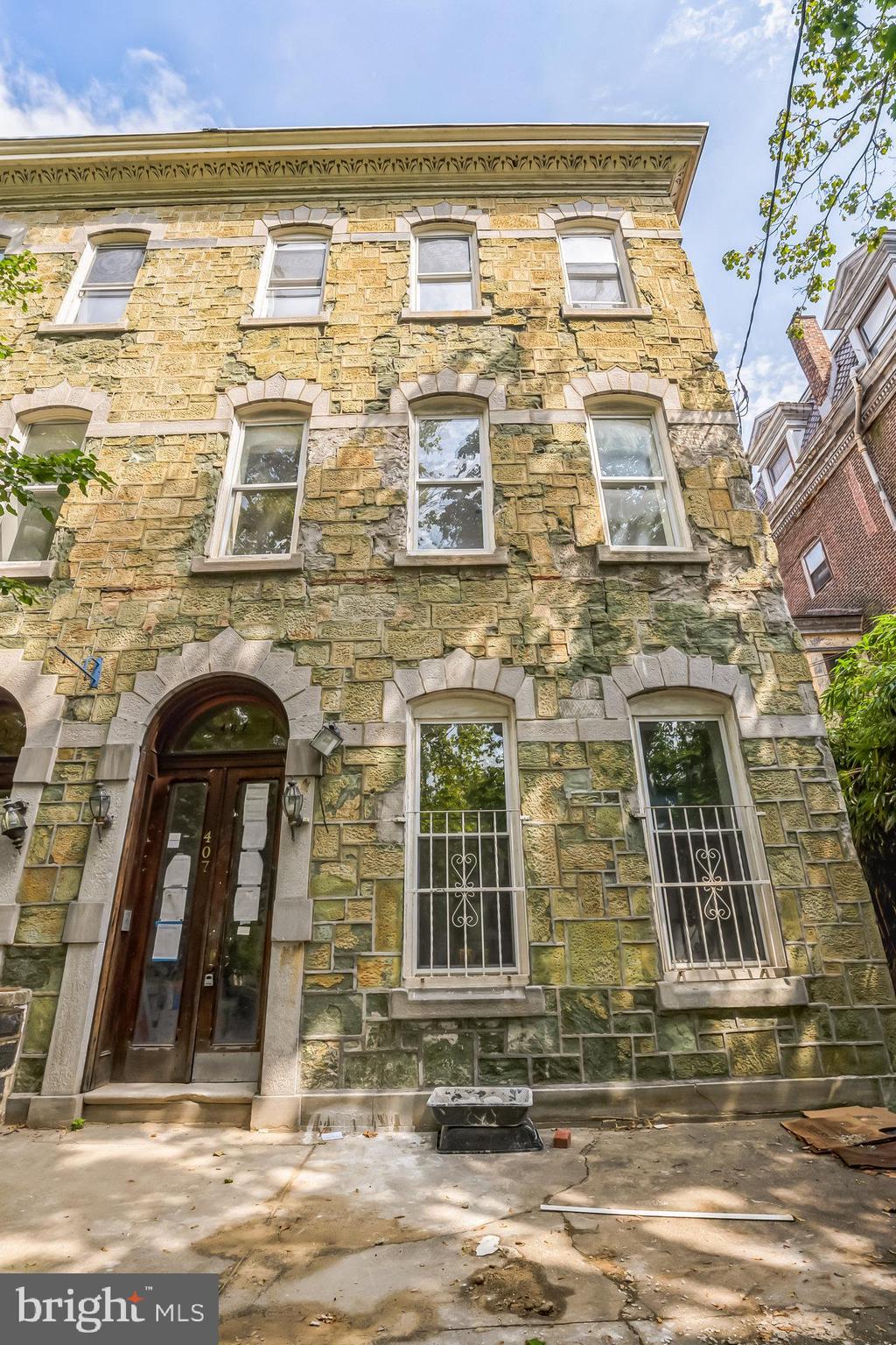 UNIVERSITY CITY - Residential Lease