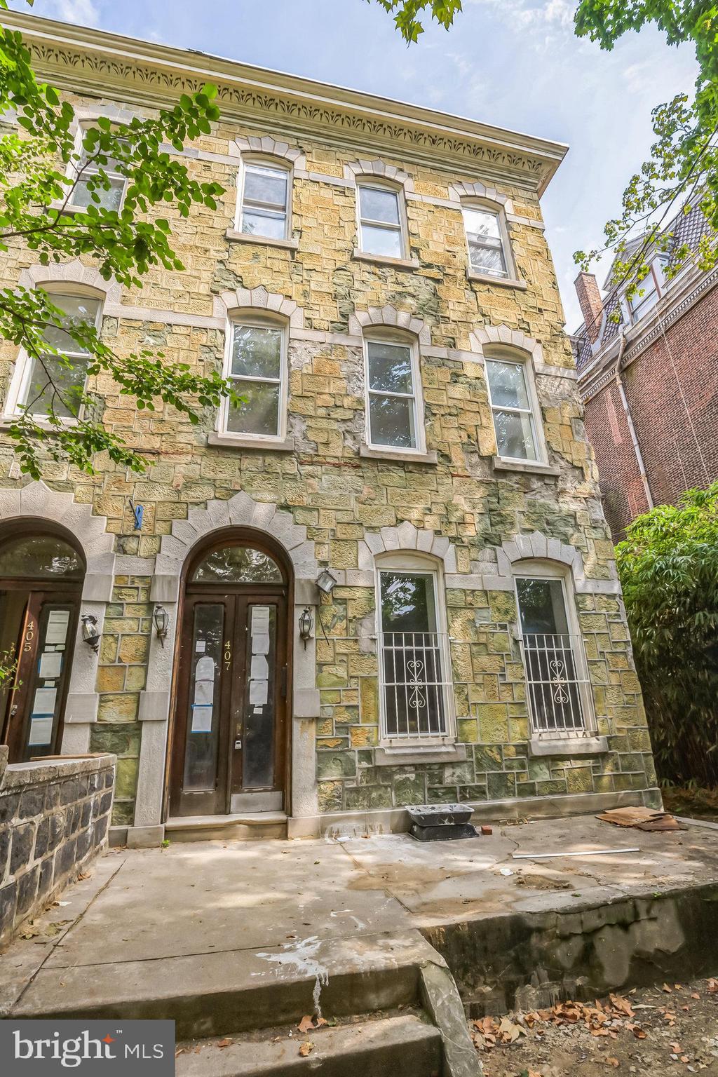 UNIVERSITY CITY - Residential Lease