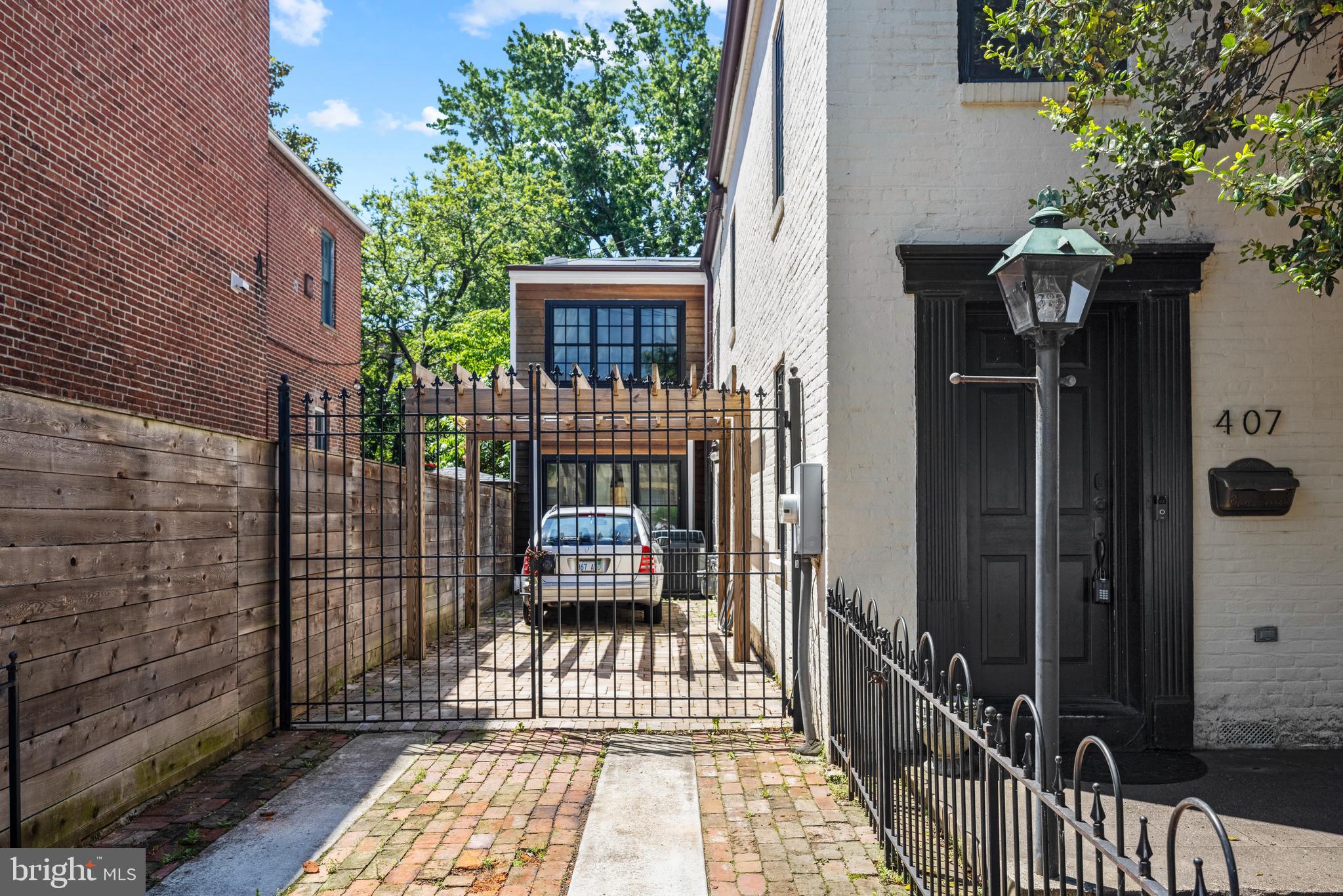 407 INDEPENDENCE AVENUE SE
