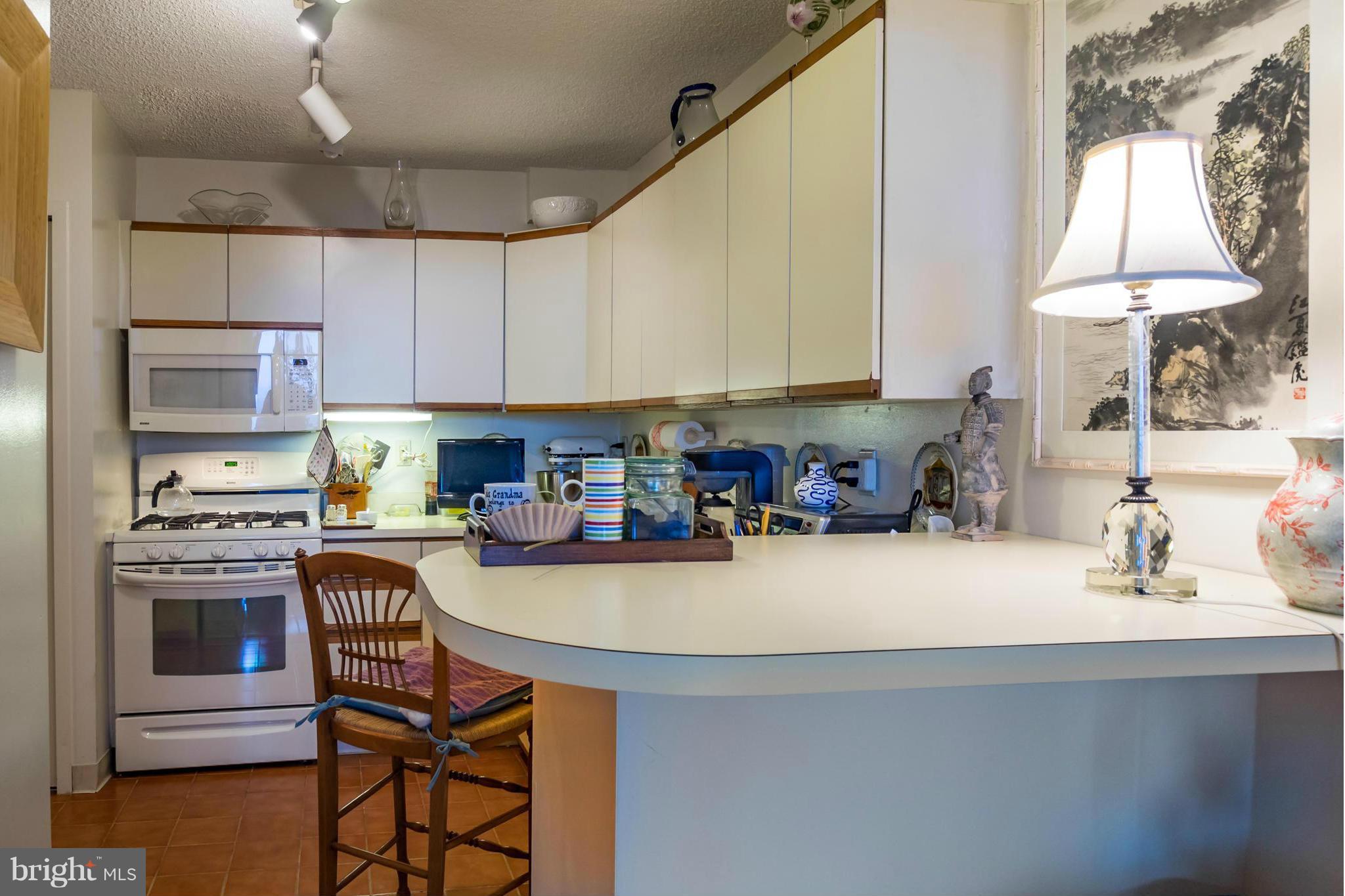 PROMENADE TOWERS - Residential Lease