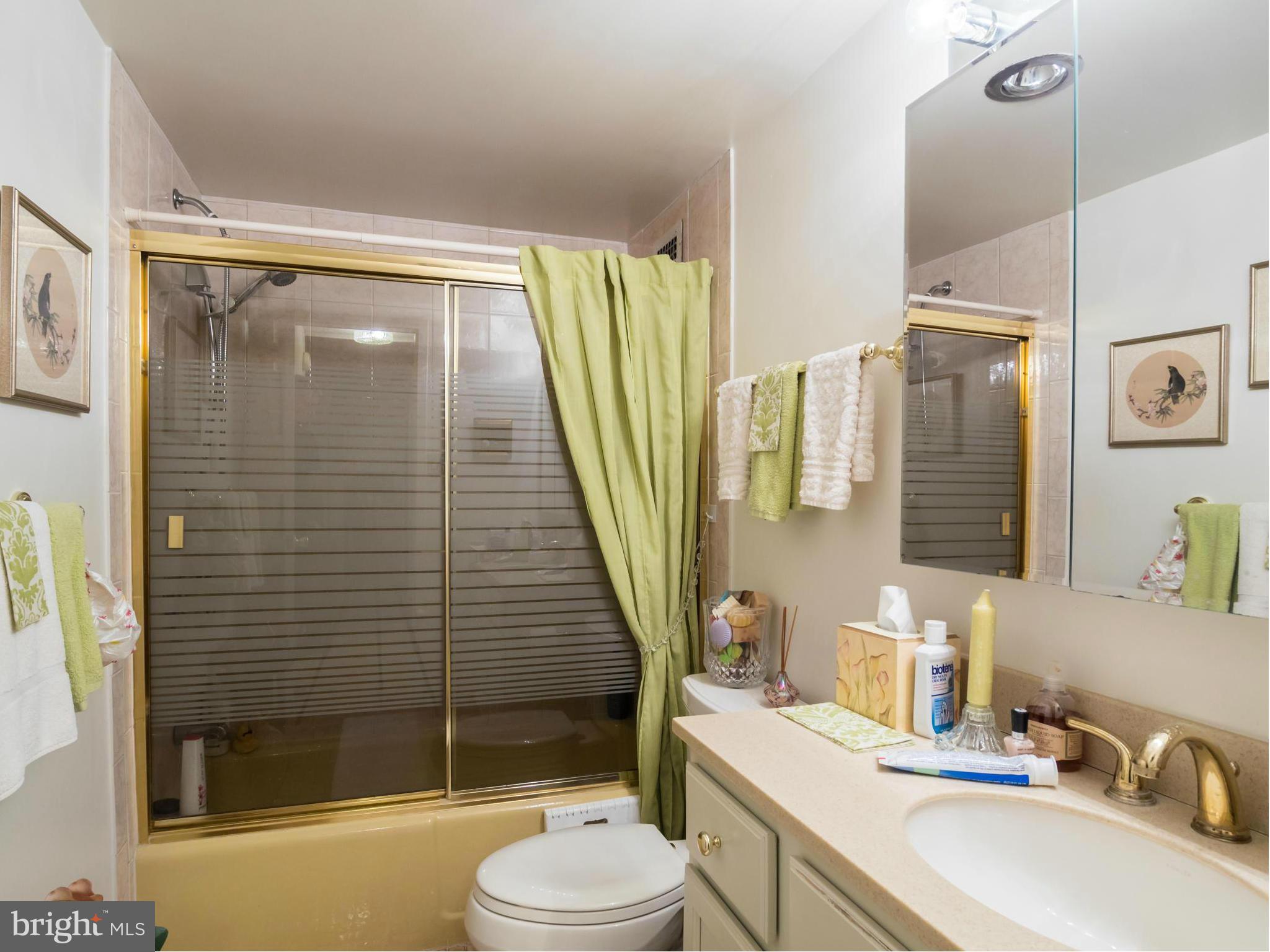 PROMENADE TOWERS - Residential Lease