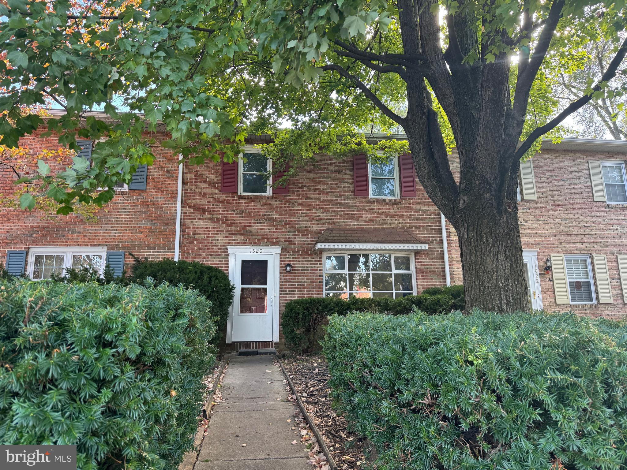1920 ANDRE COURT