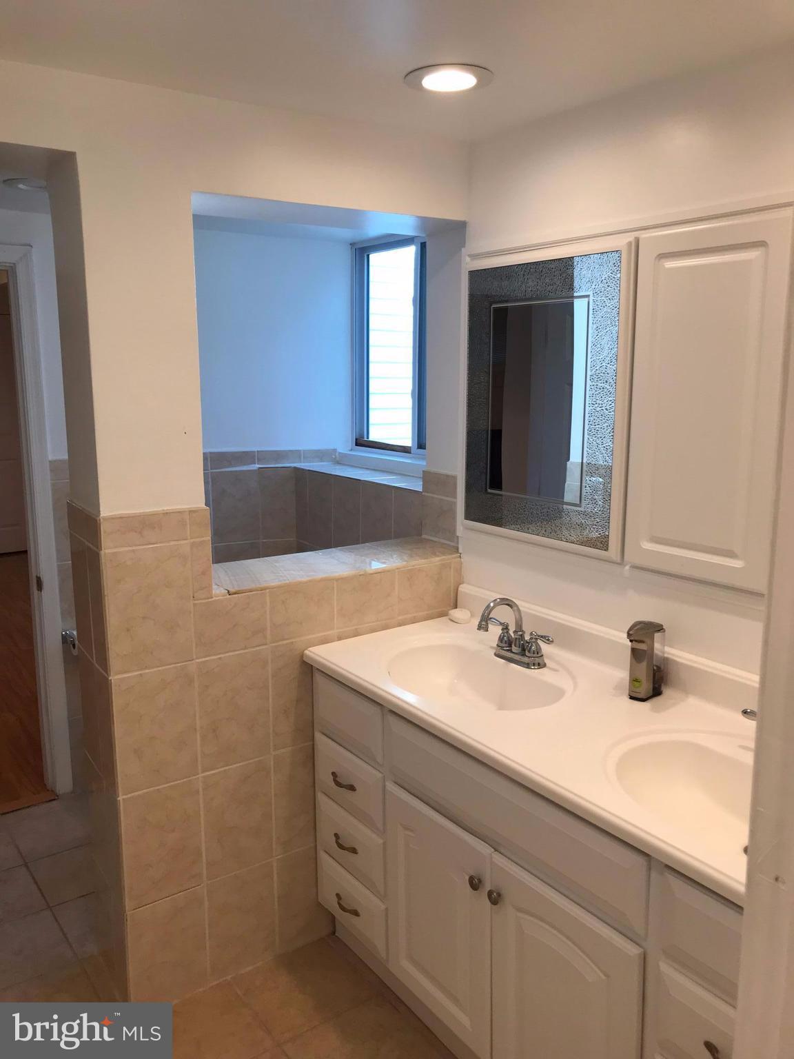 LOCKMEADE - Residential Lease