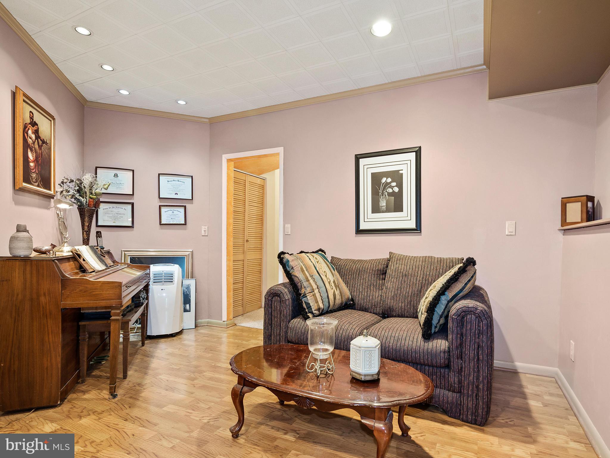 MAYFIELD WOODS - Residential