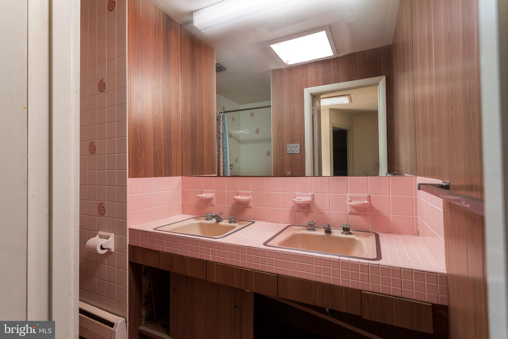 HONEYSUCKLE HILL - Residential