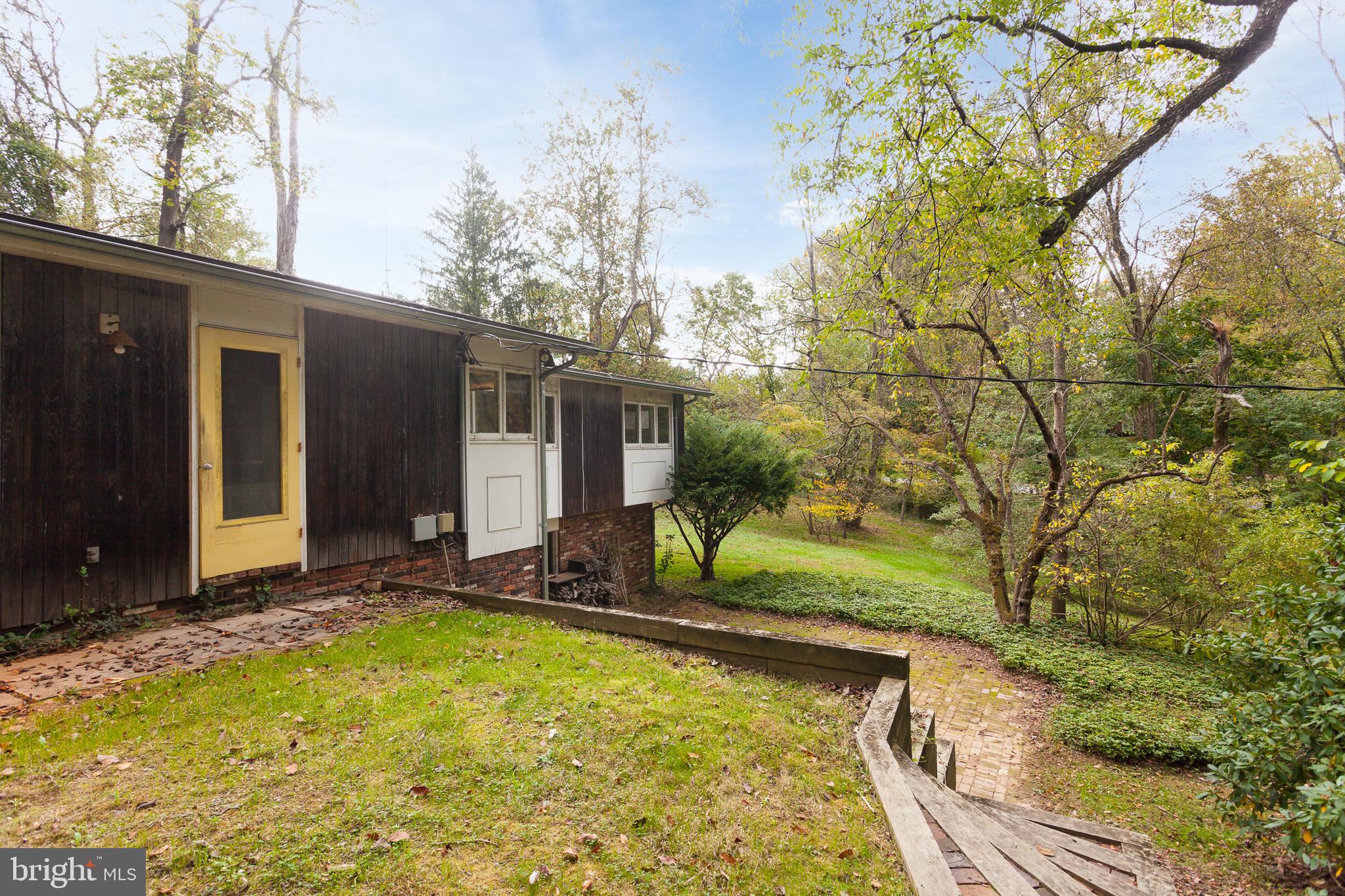 HONEYSUCKLE HILL - Residential