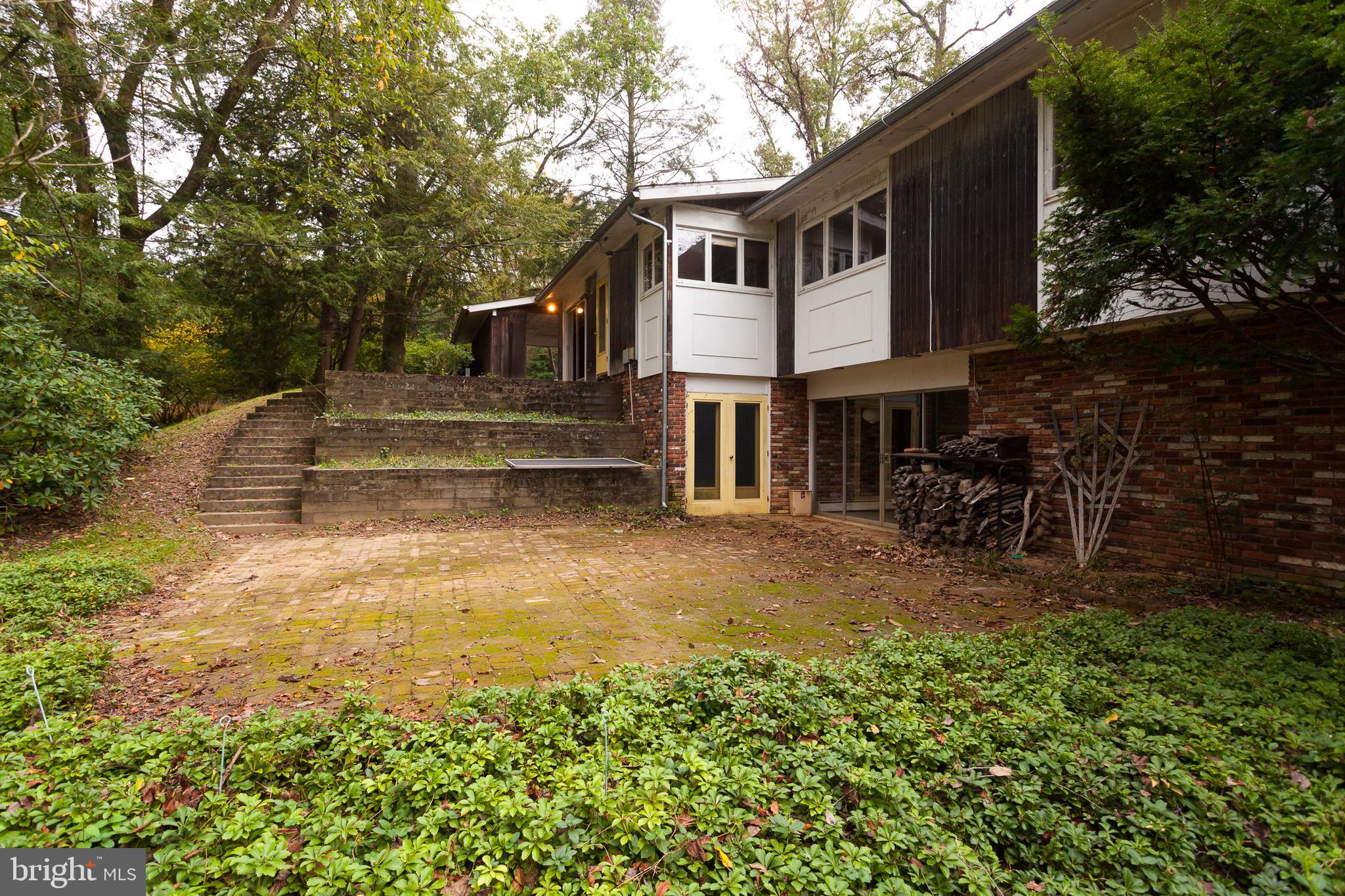 HONEYSUCKLE HILL - Residential