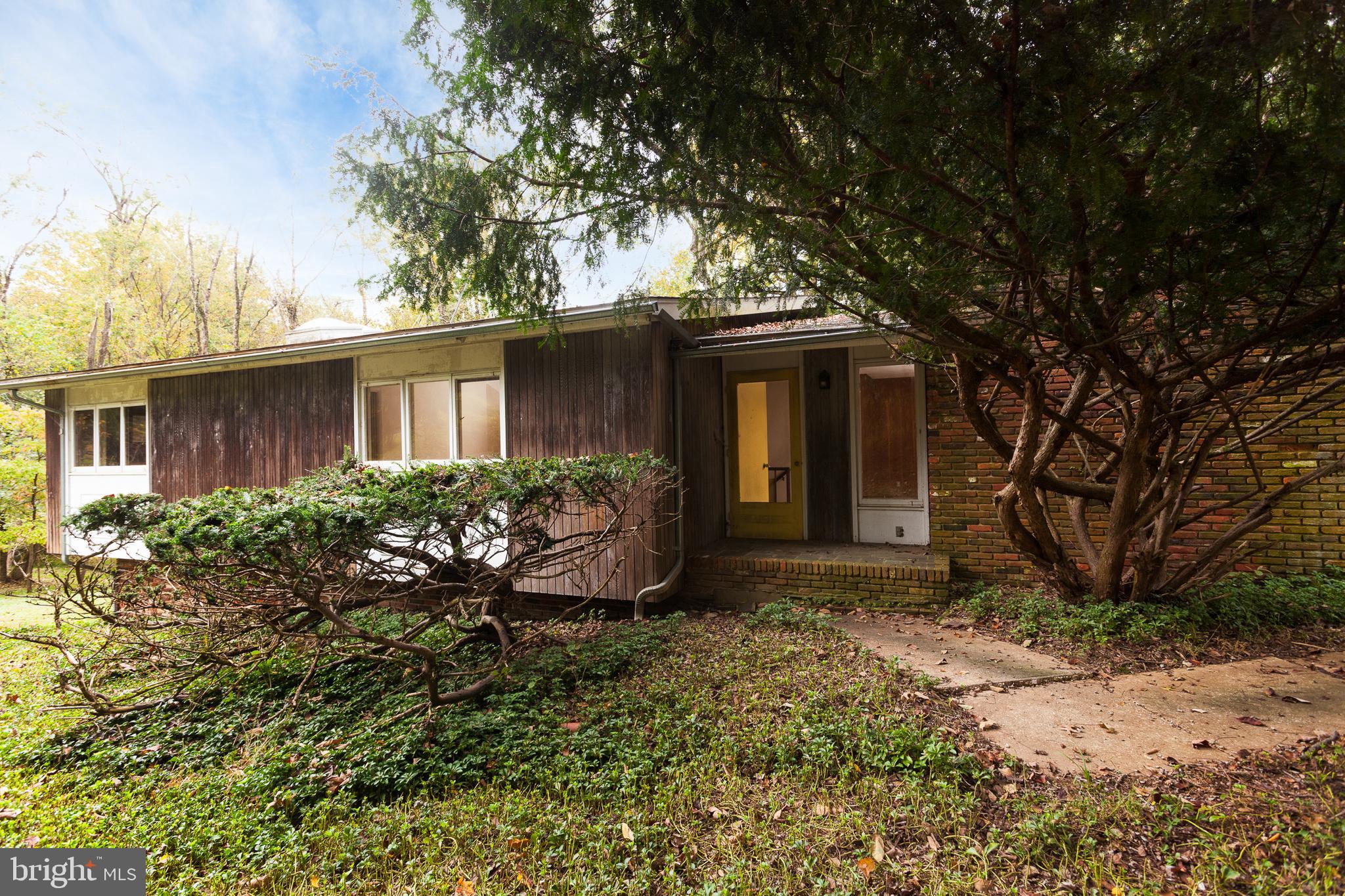 HONEYSUCKLE HILL - Residential