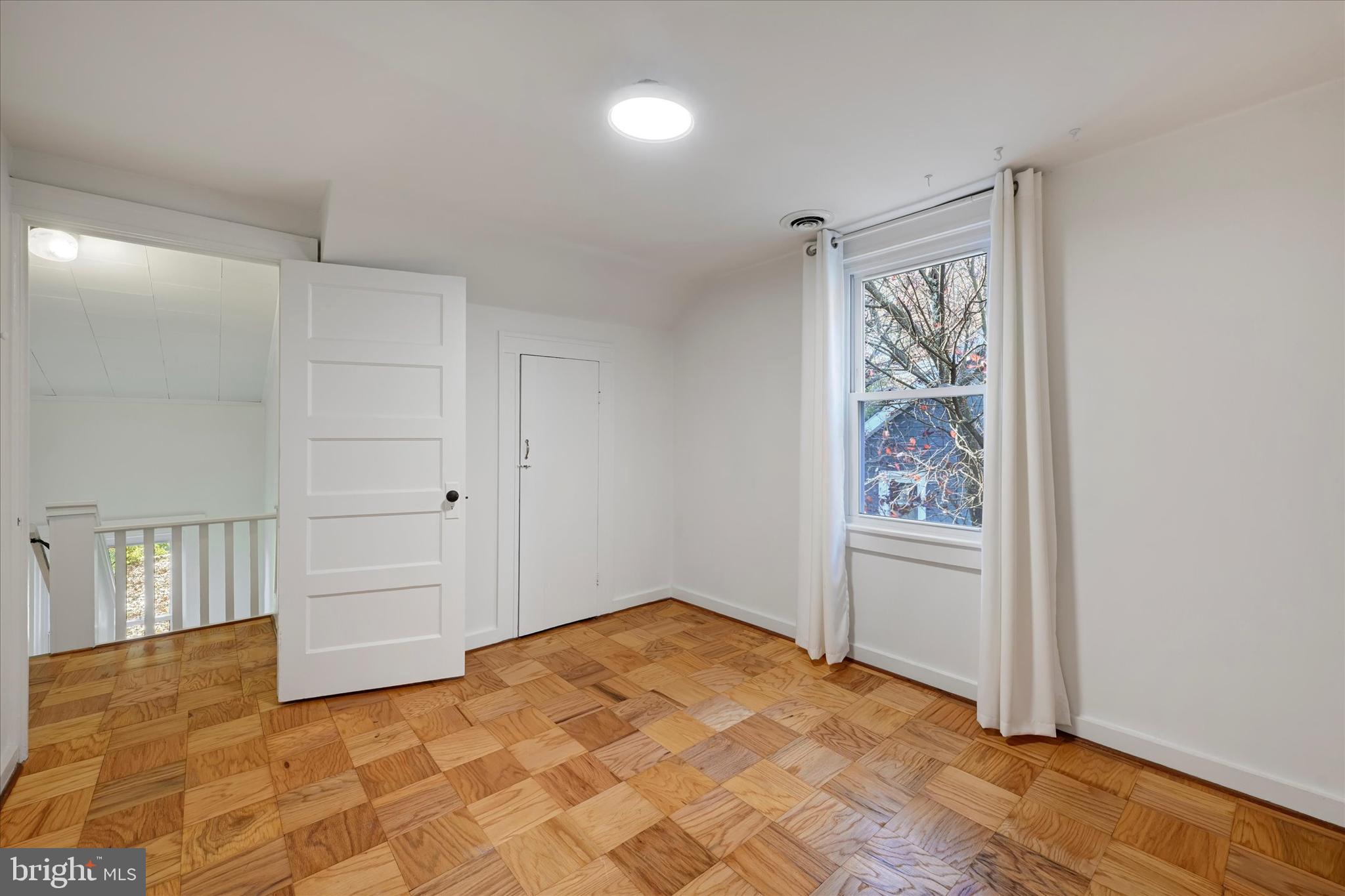 LAKE WALKER - Residential