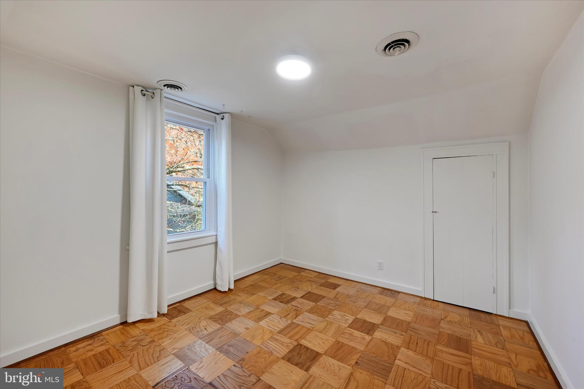 LAKE WALKER - Residential