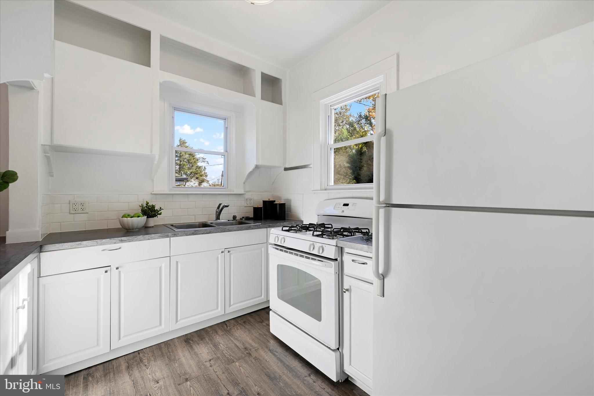 LAKE WALKER - Residential