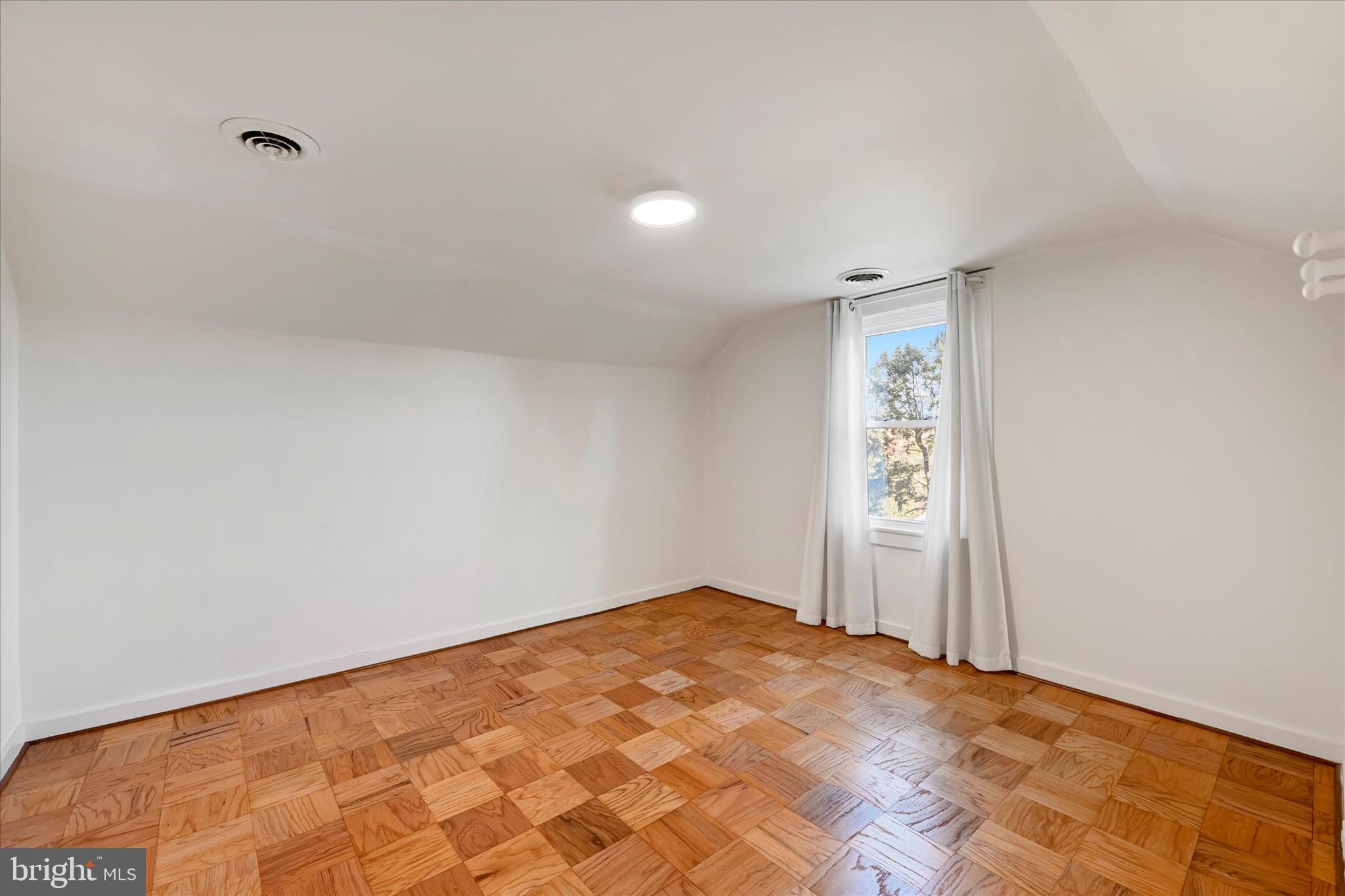 LAKE WALKER - Residential