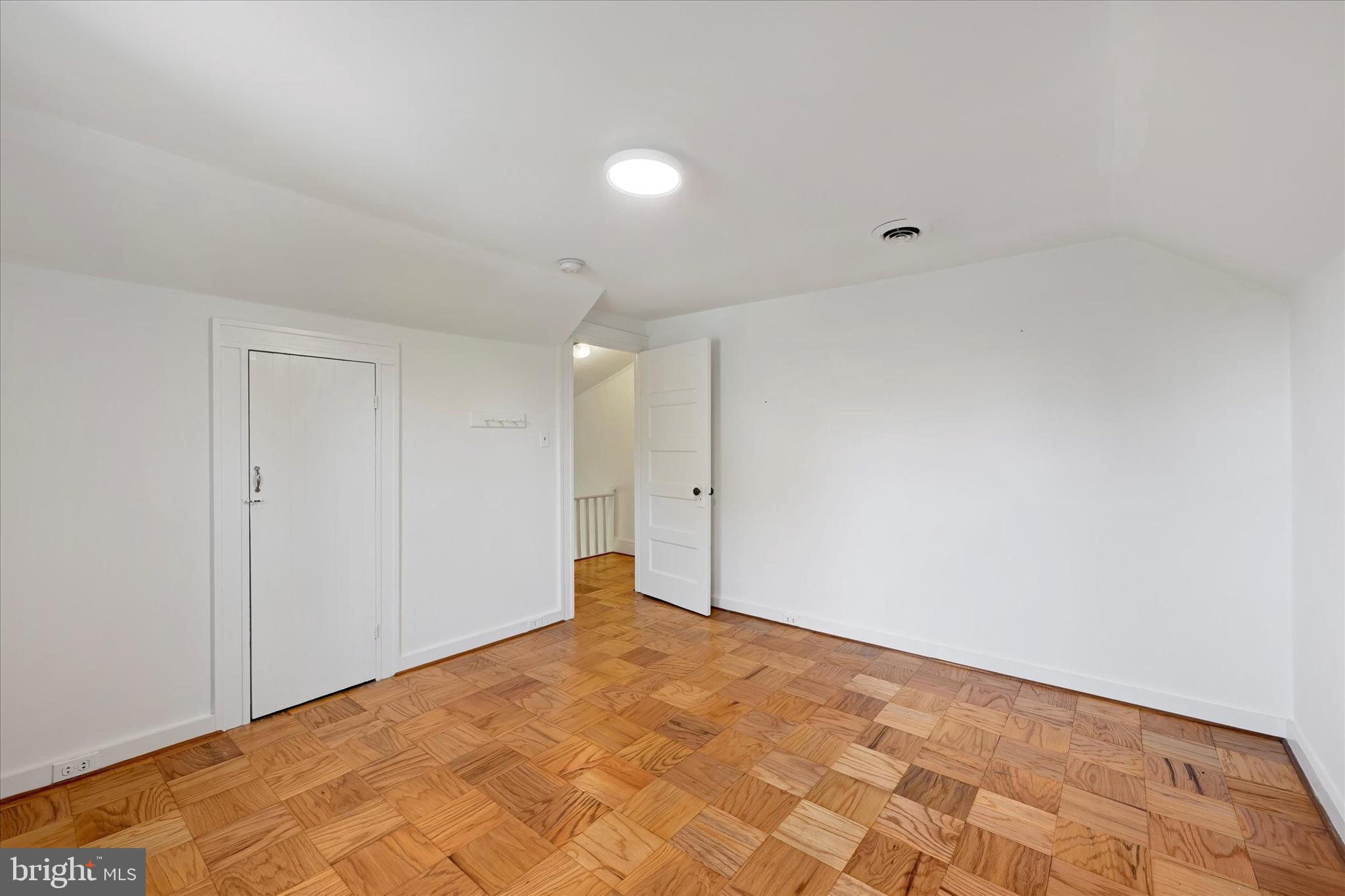 LAKE WALKER - Residential