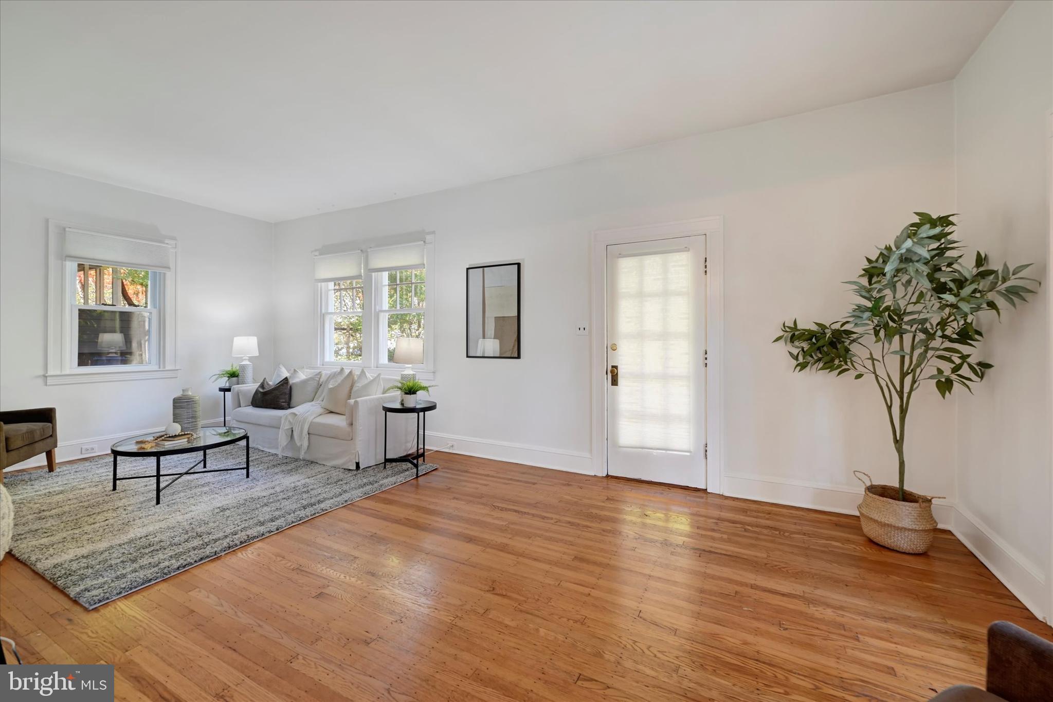 LAKE WALKER - Residential