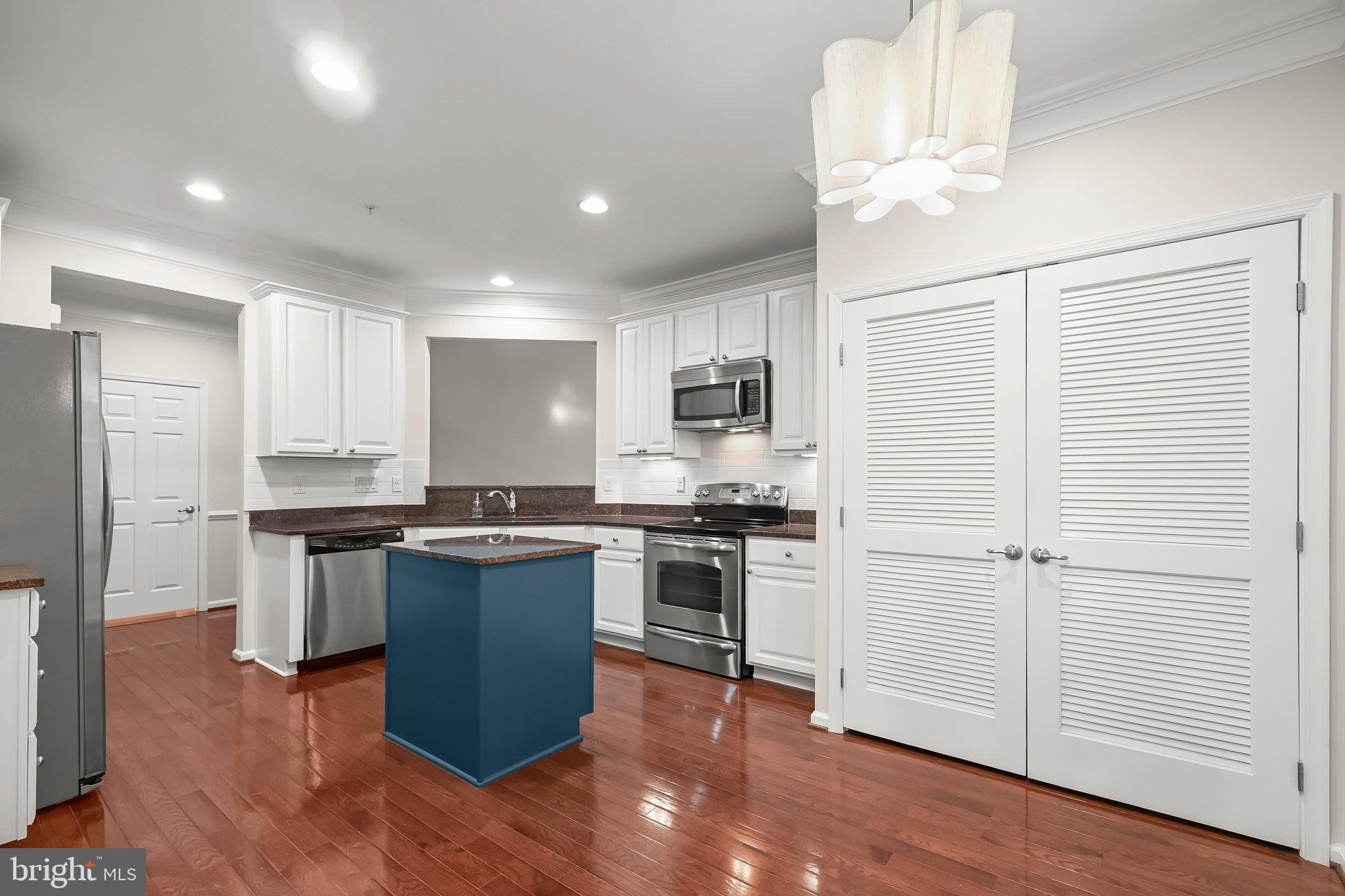 8031 WHITE JASMINE COURT 114