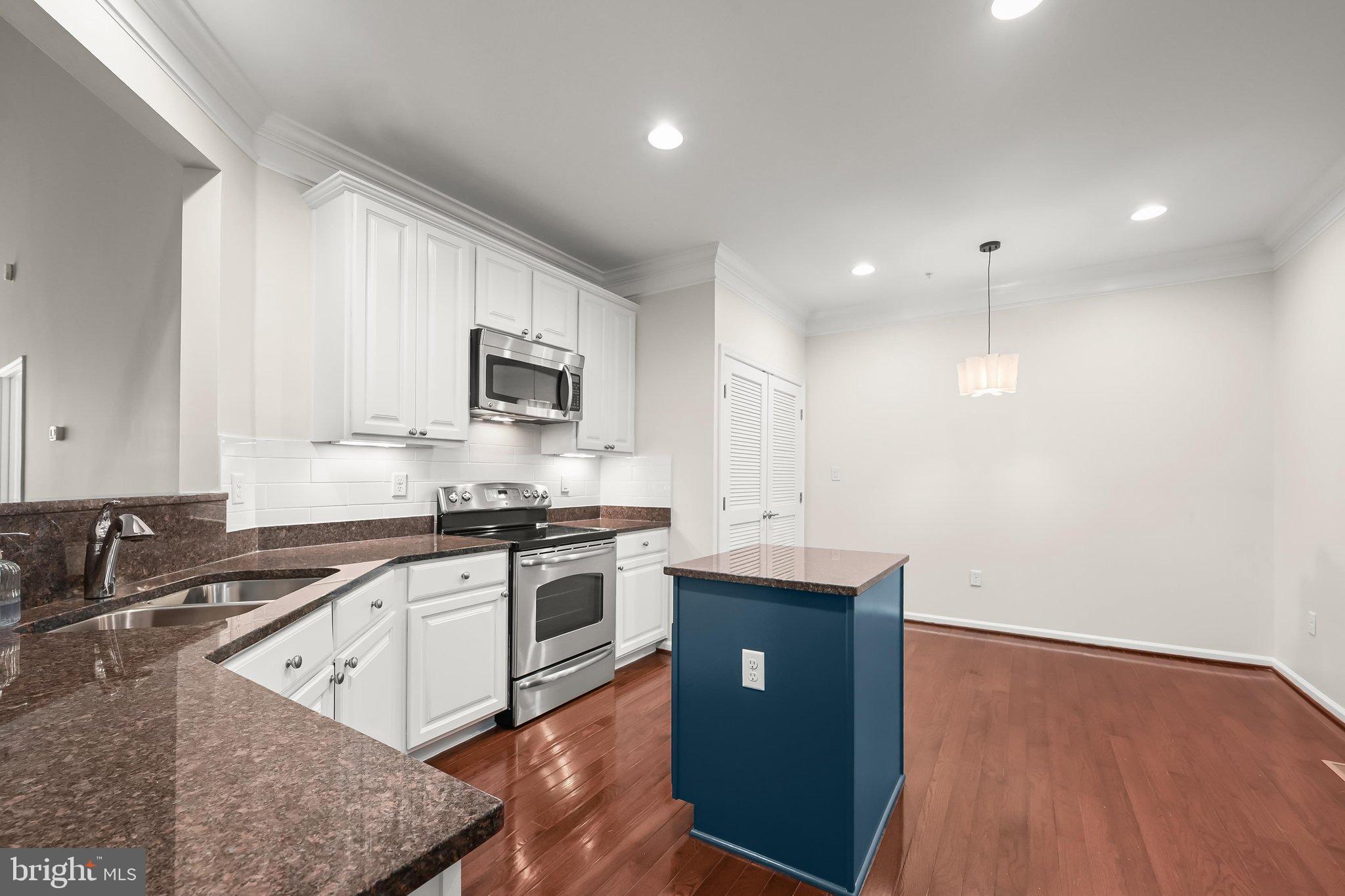 8031 WHITE JASMINE COURT 114