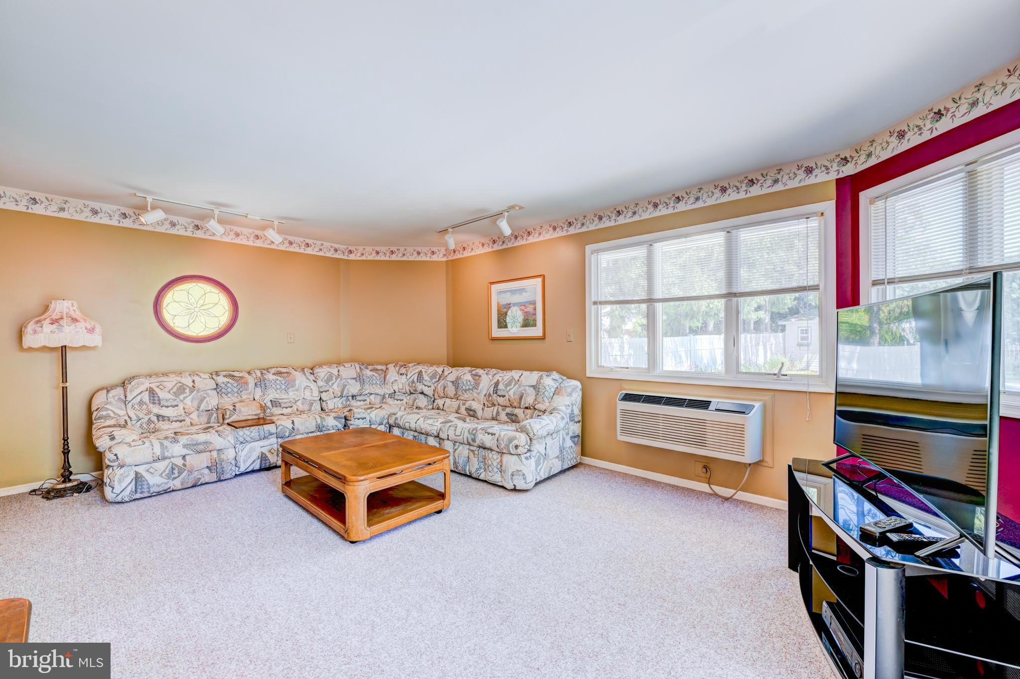 FEASTERVILLE HGTS - Residential