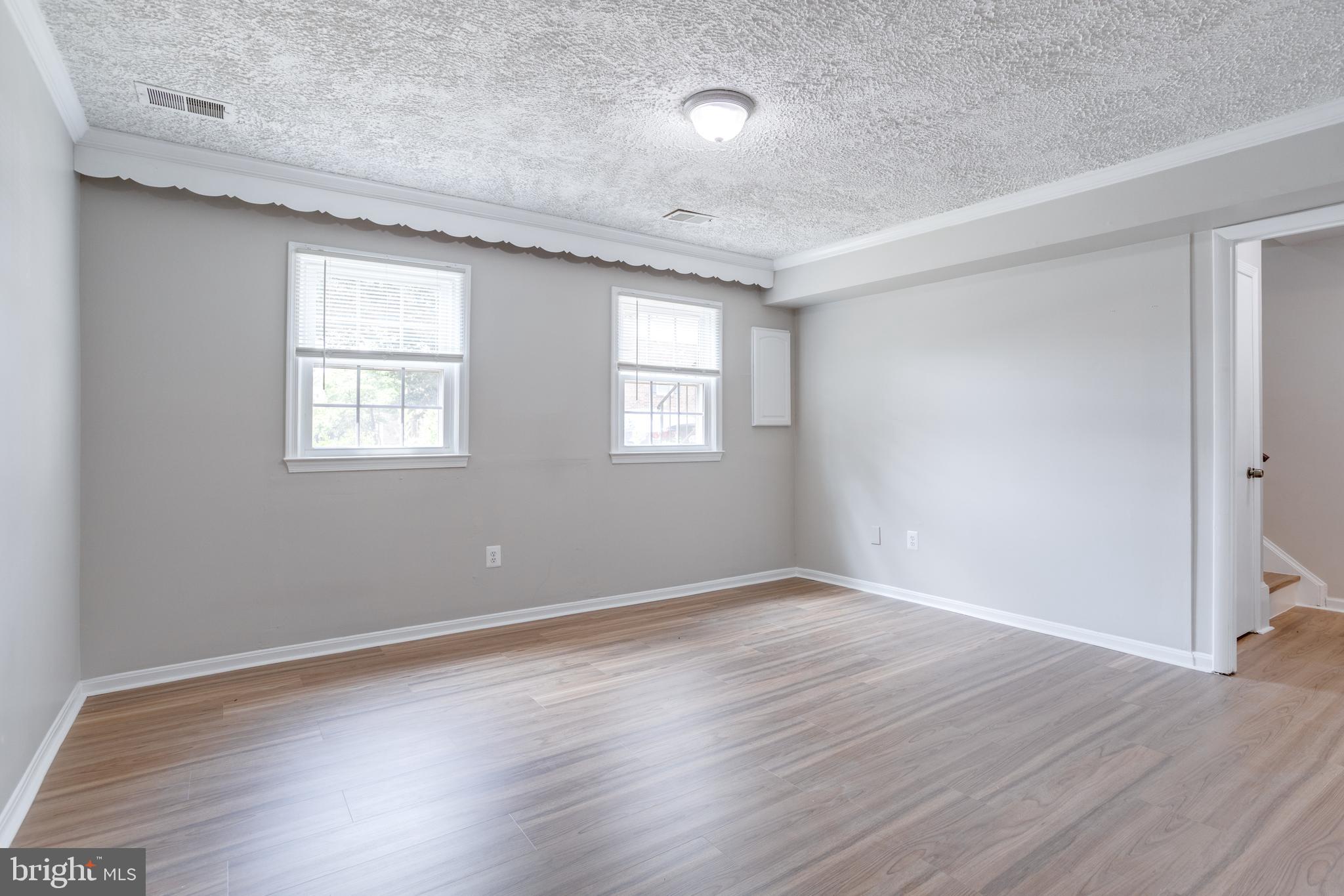 KINGS PARK WEST - Residential Lease