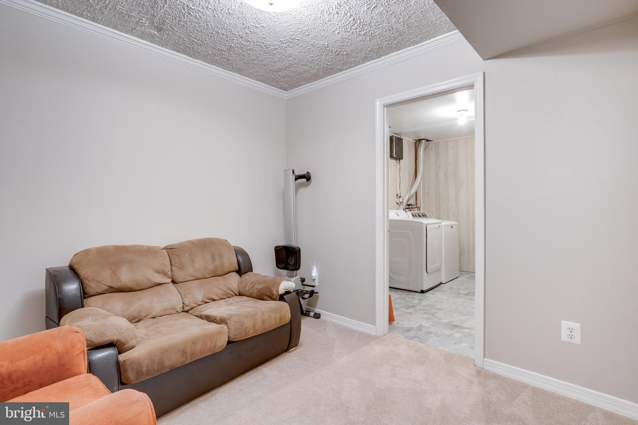 KINGS PARK WEST - Residential Lease