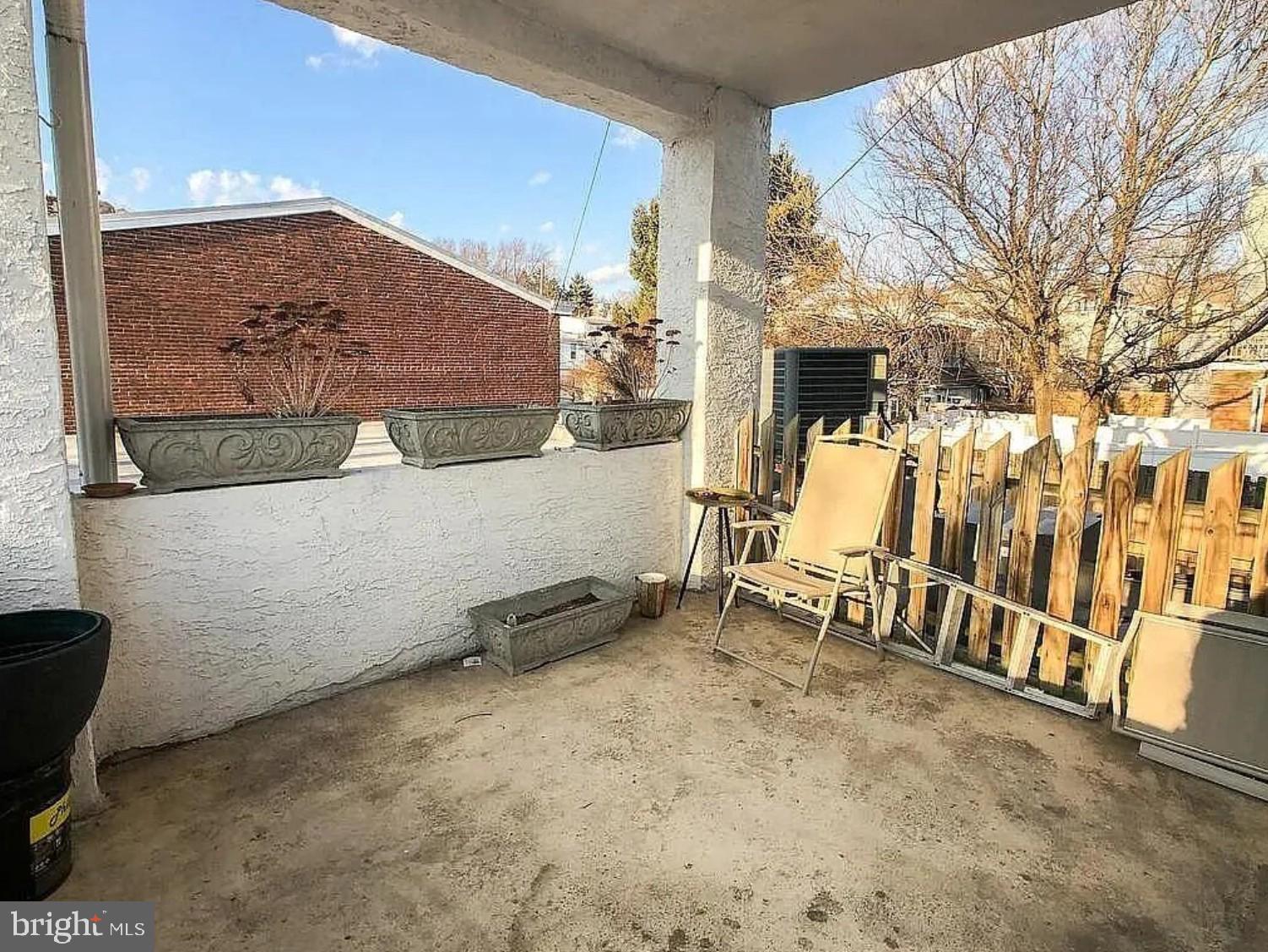 EAST FALLS - Commercial Sale