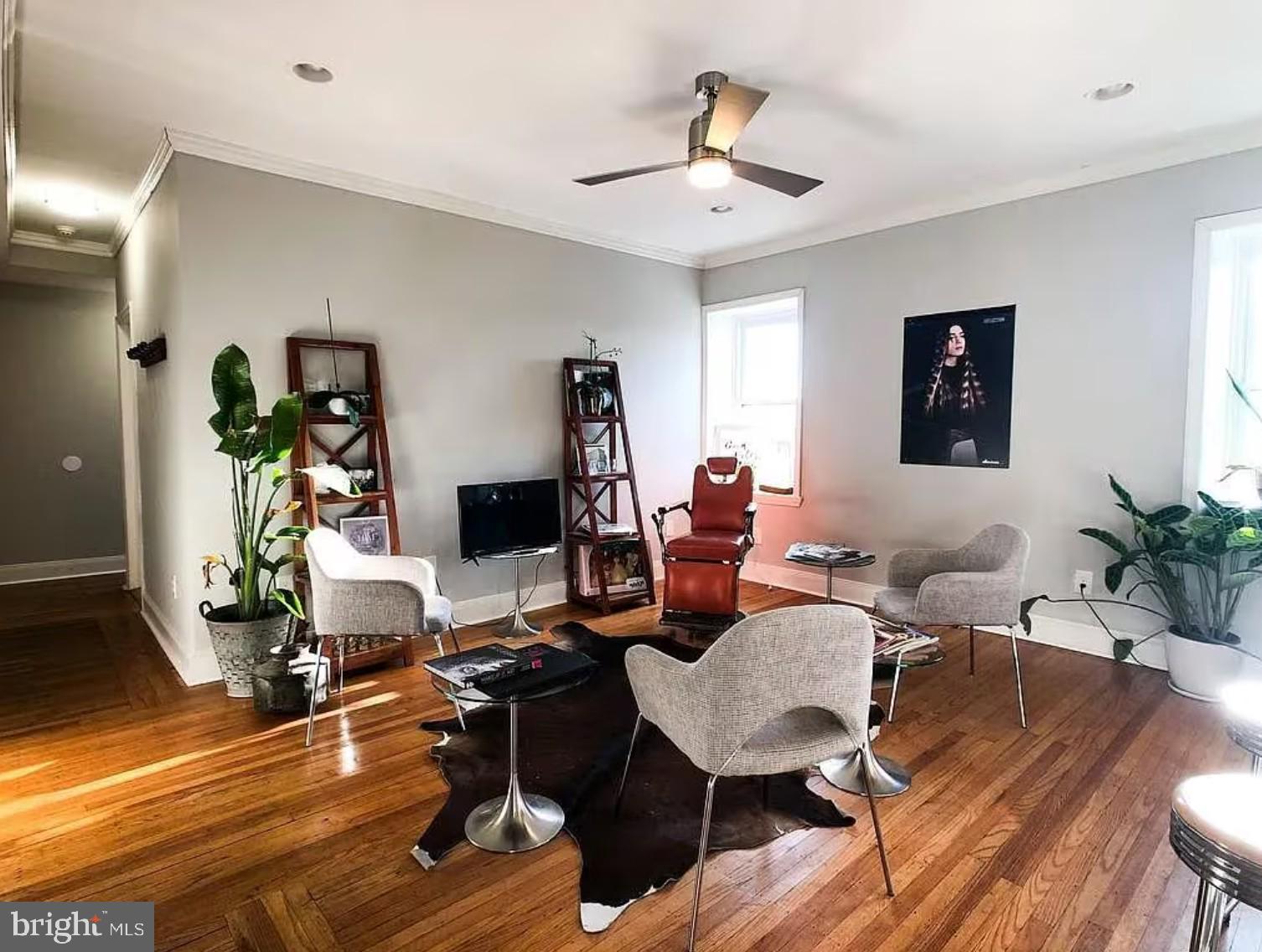 EAST FALLS - Commercial Sale