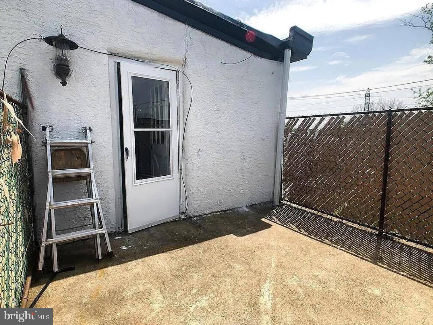 EAST FALLS - Commercial Sale