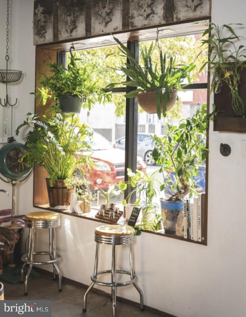 EAST FALLS - Commercial Sale