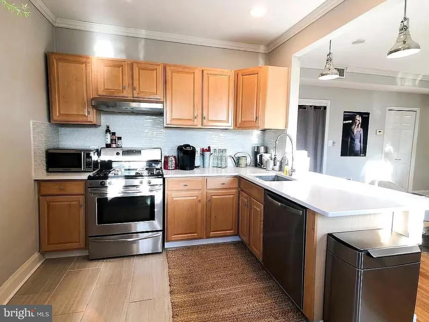 EAST FALLS - Commercial Sale