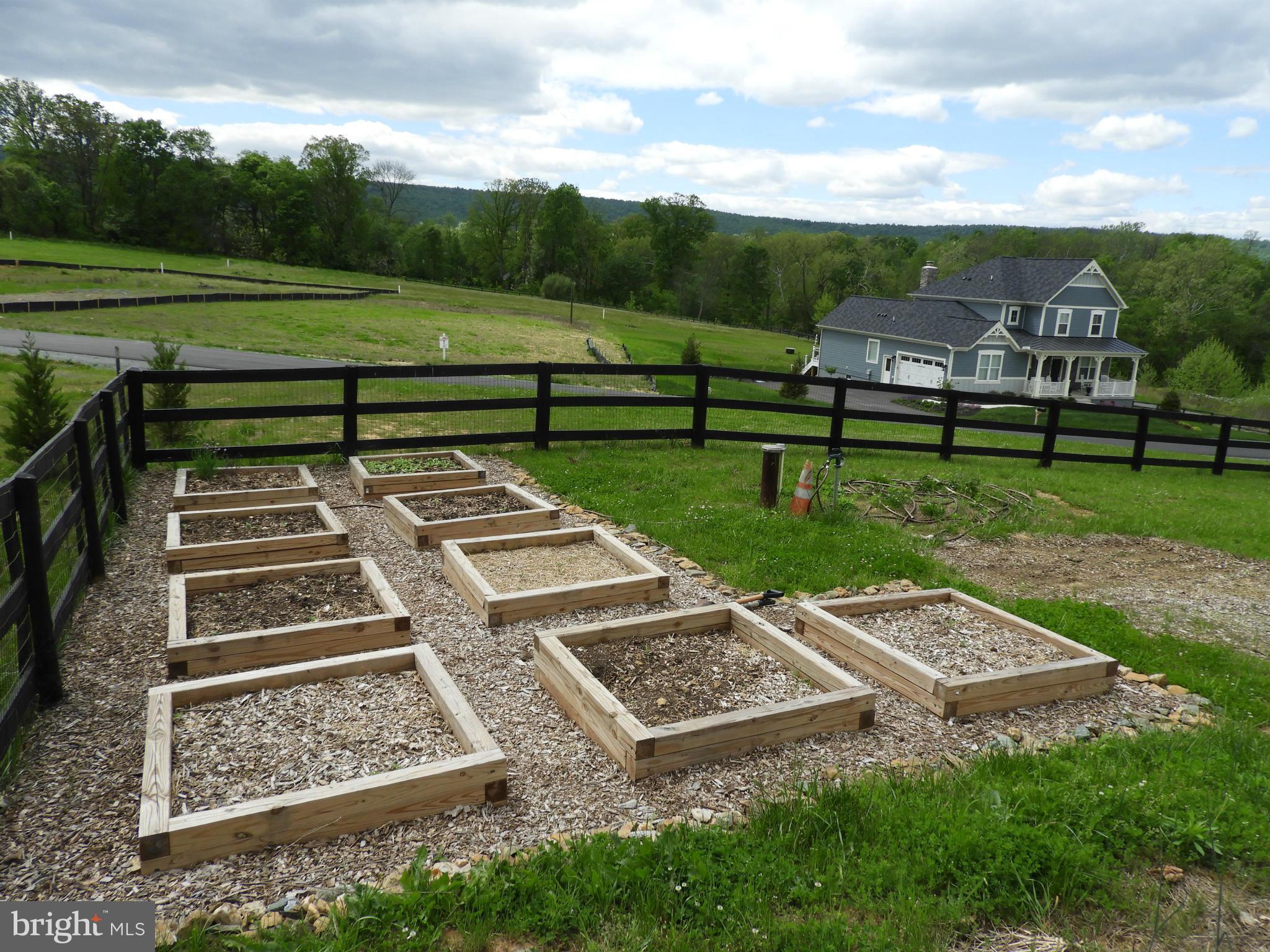 DUTCHMANS CREEK HAMLET - Residential Lease