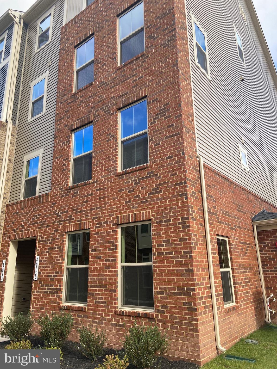 ARCOLA TOWN CENTER CONDO - Residential Lease