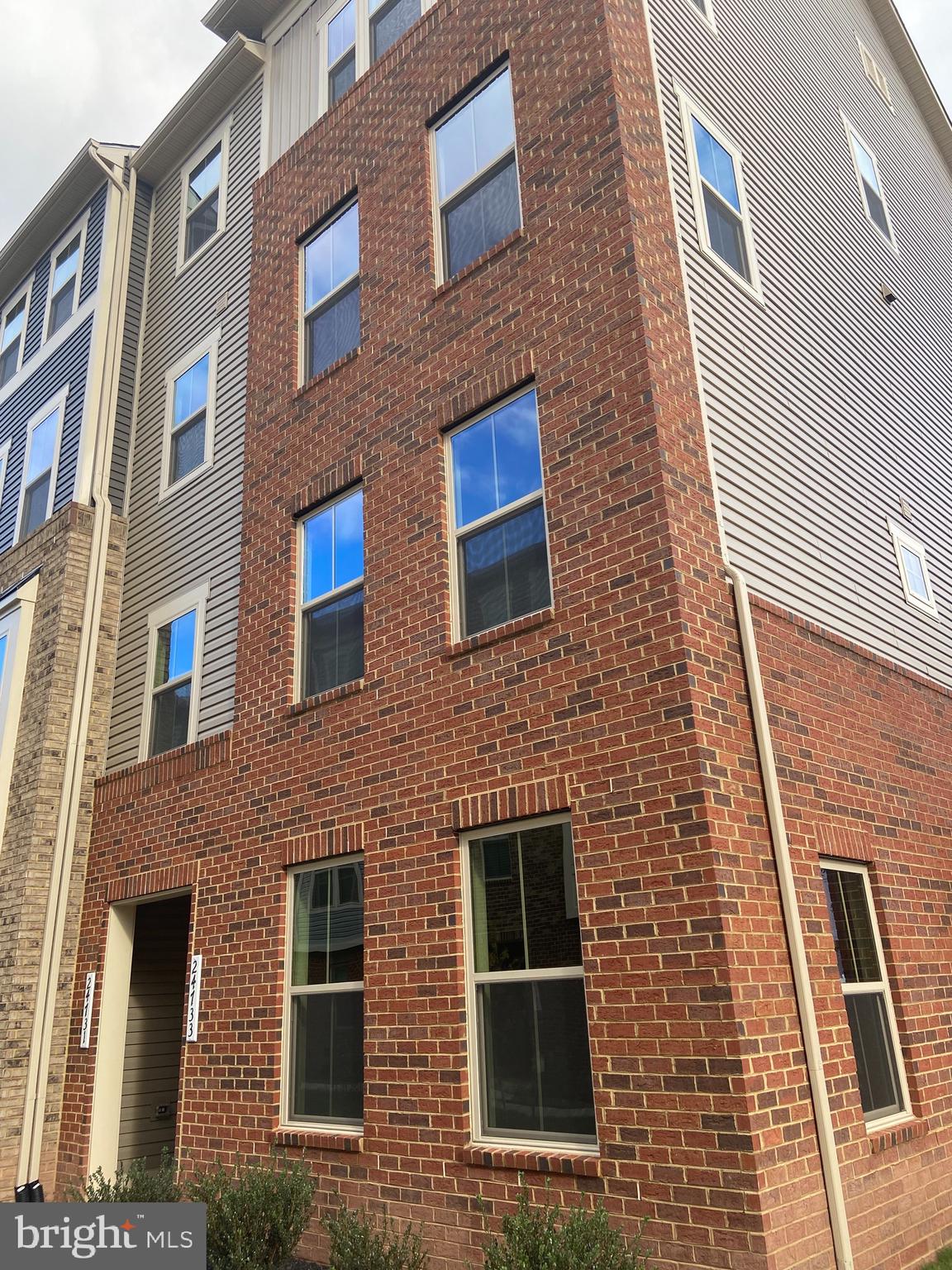 ARCOLA TOWN CENTER CONDO - Residential Lease