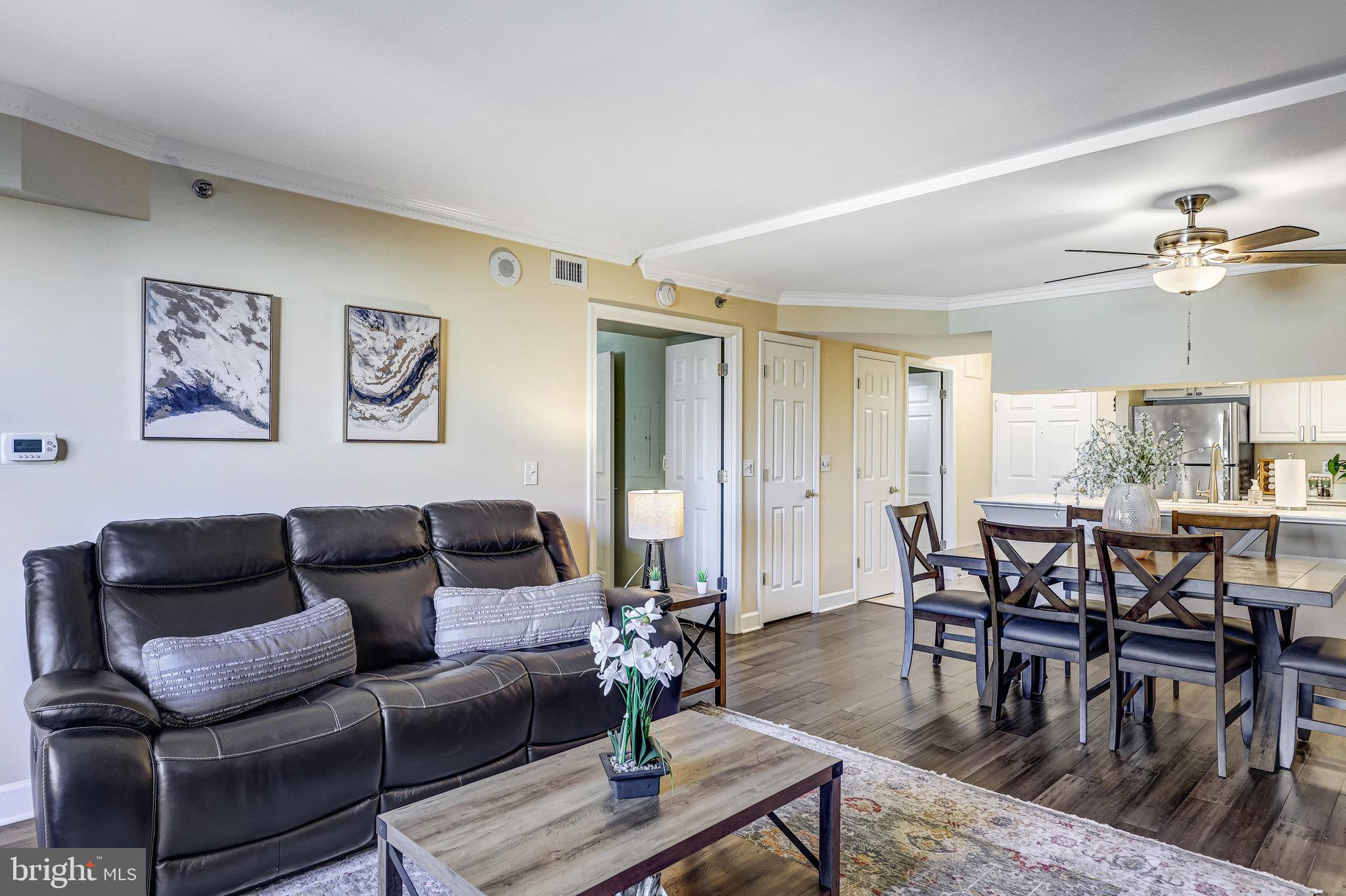 THE WILLIAMSBURG - Residential