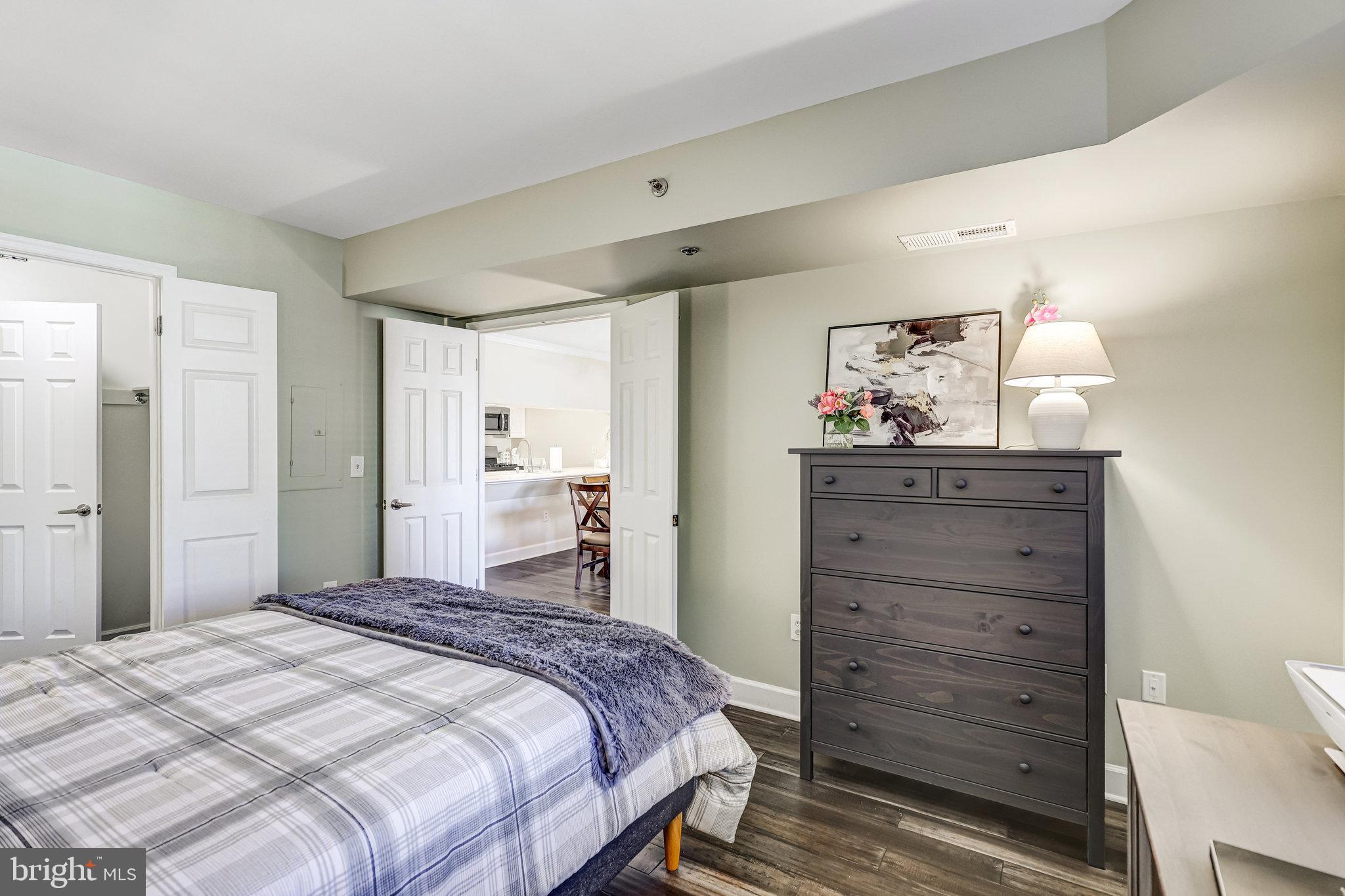 THE WILLIAMSBURG - Residential