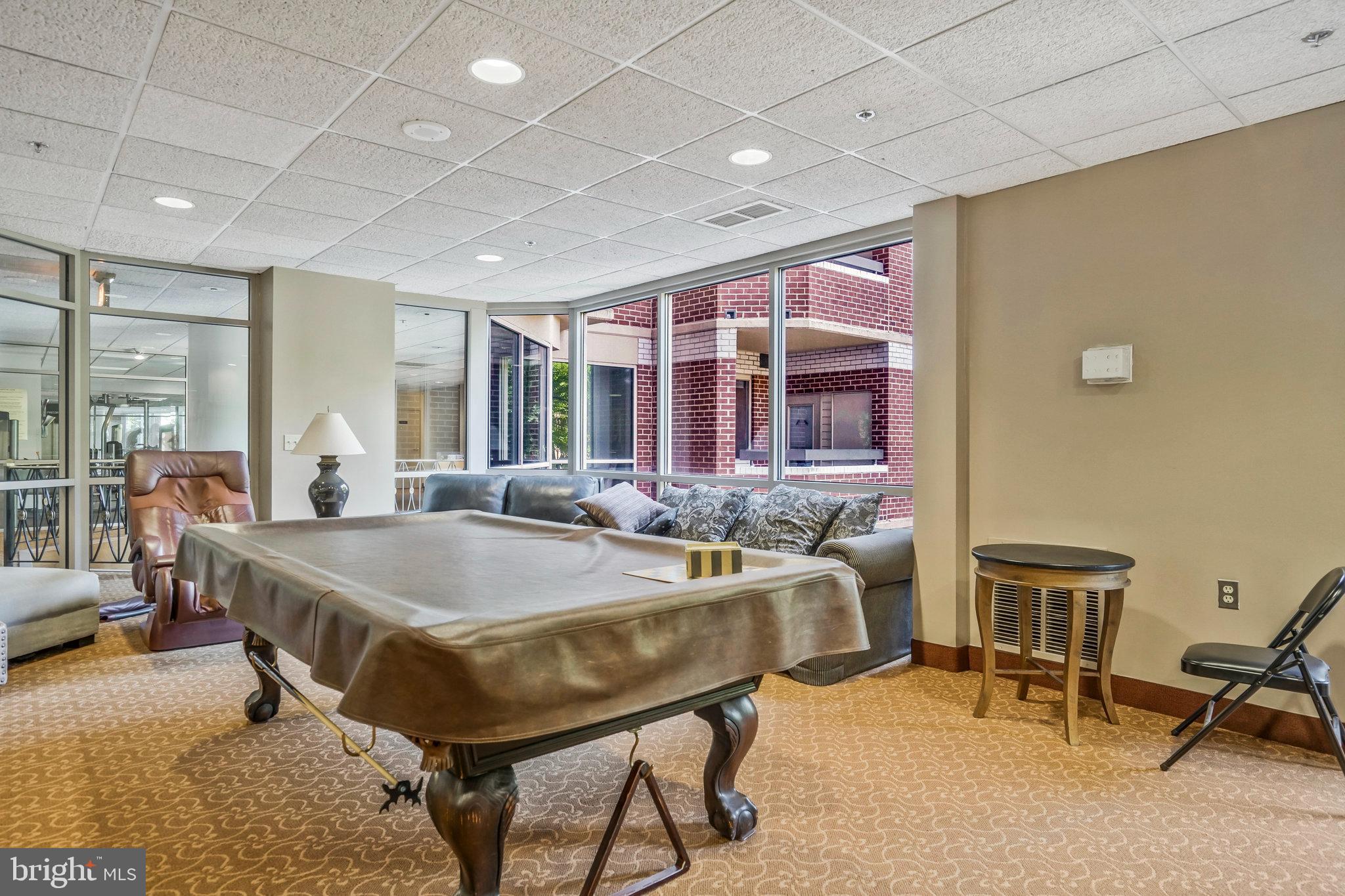 THE WILLIAMSBURG - Residential