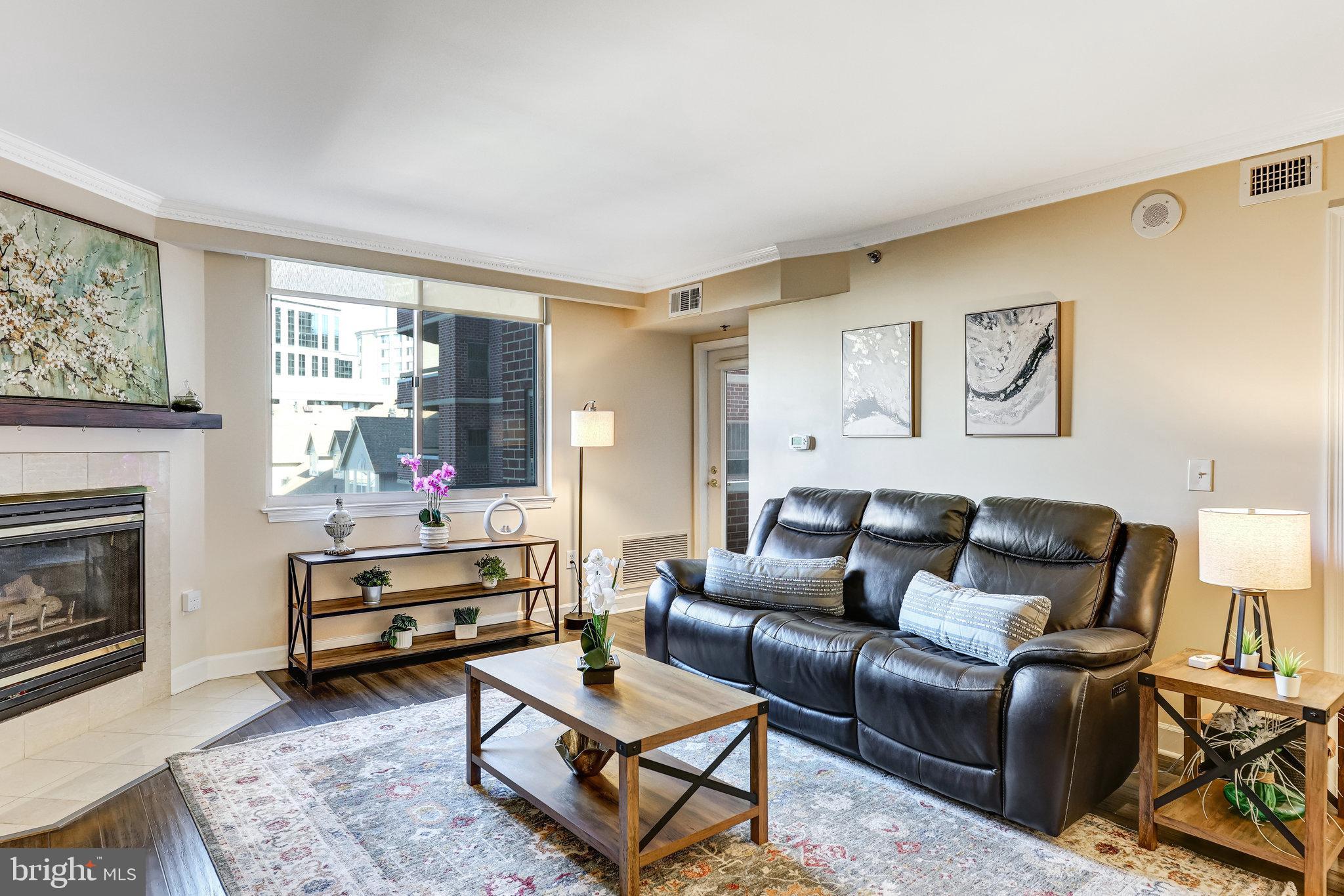 THE WILLIAMSBURG - Residential