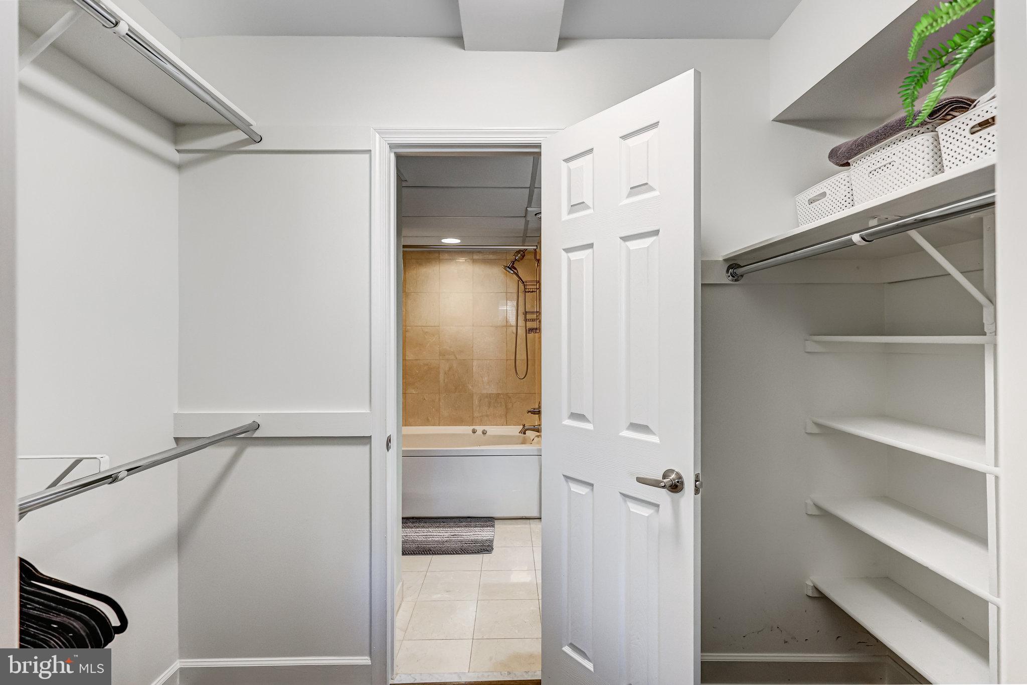 THE WILLIAMSBURG - Residential